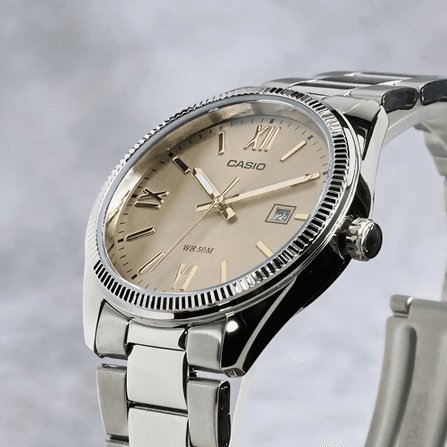 Orologio Casio da uomo, MTP-1302DD-9A, movimento al quarzo, quadrnate colo senape con numeri romani e datario in Orologi da polso Loweconomy - Marineo, commercioVirtuoso.it