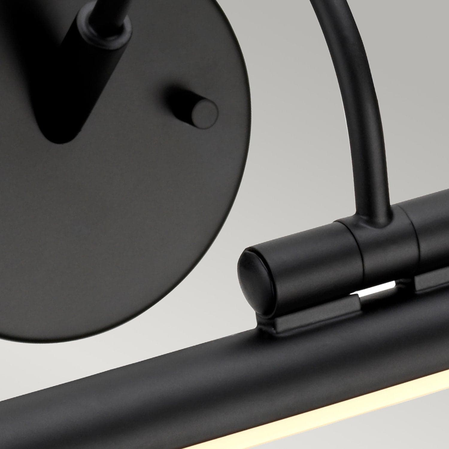 Applique Quadri E Specchi Contemporanea Alton Acciaio Nero Led 10W 3000K 549Lm in Luci da specchio LuceArt - Montecorvino Pugliano, commercioVirtuoso.it