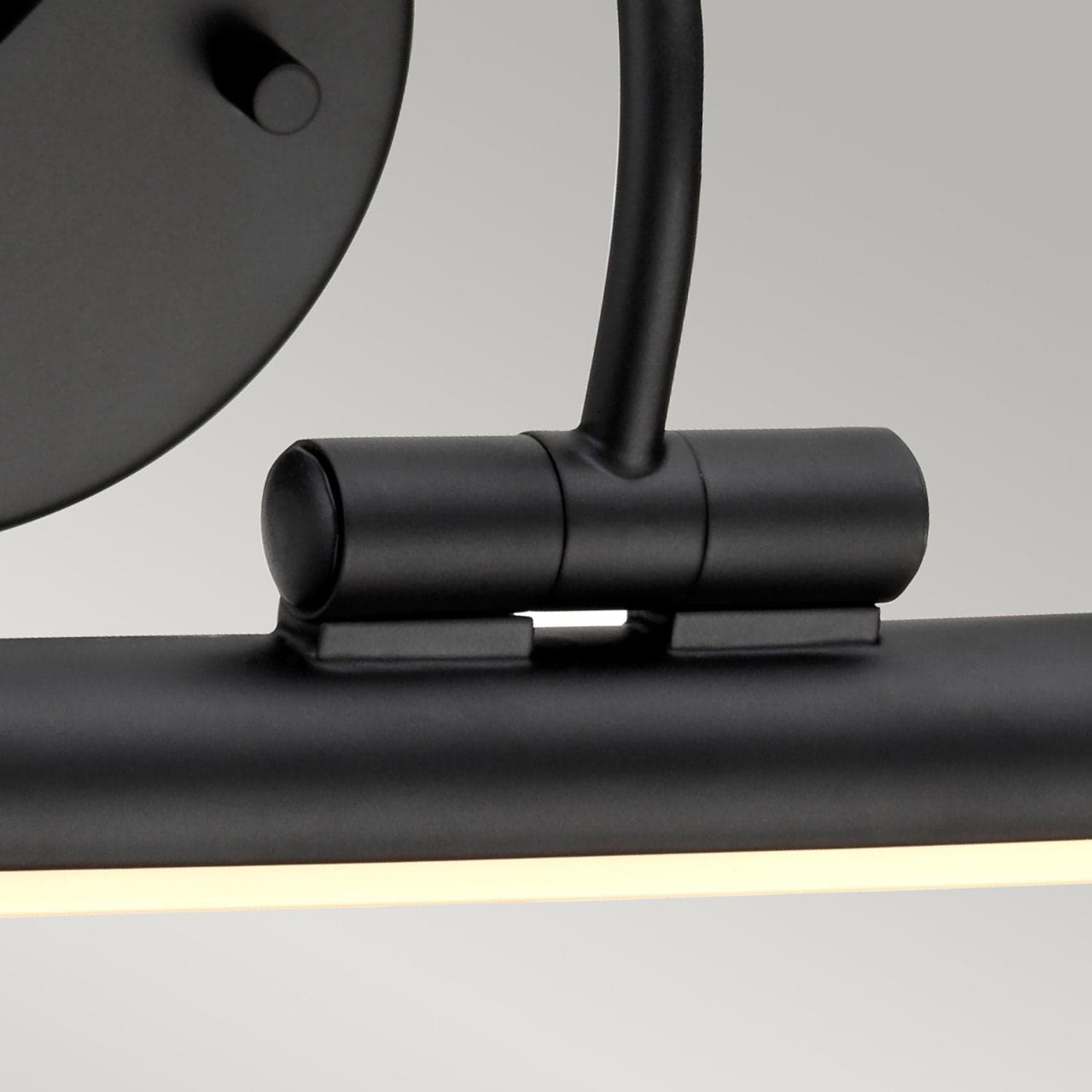 Applique Quadri E Specchi Contemporanea Alton Acciaio Nero Led 6W 3000K 318Lm in Luci da specchio LuceArt - Montecorvino Pugliano, commercioVirtuoso.it