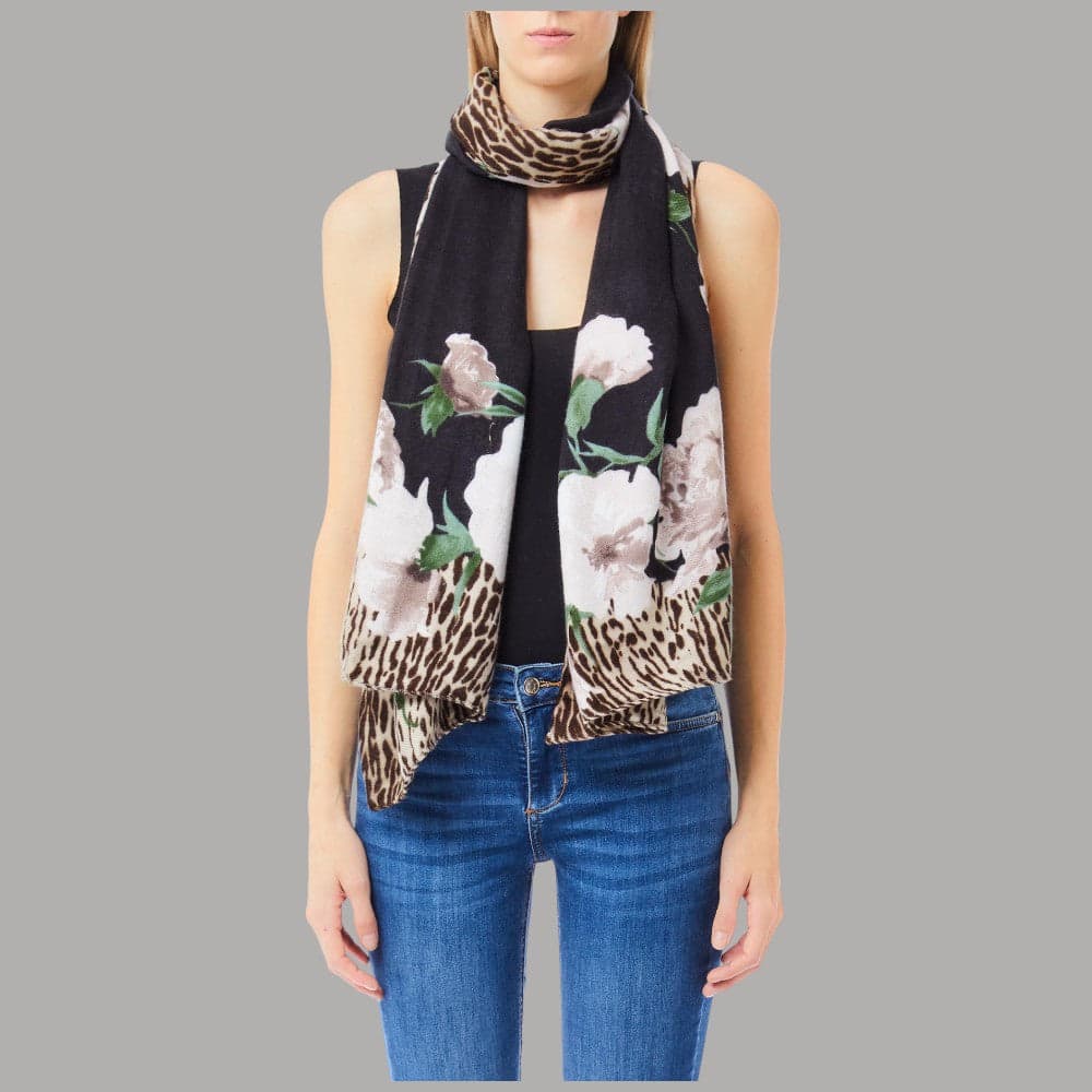Liu Jo stola nera animalier floreale 70X180 2F5077T0300 in Stole Prodotti di Classe - Nocera Superiore, commercioVirtuoso.it