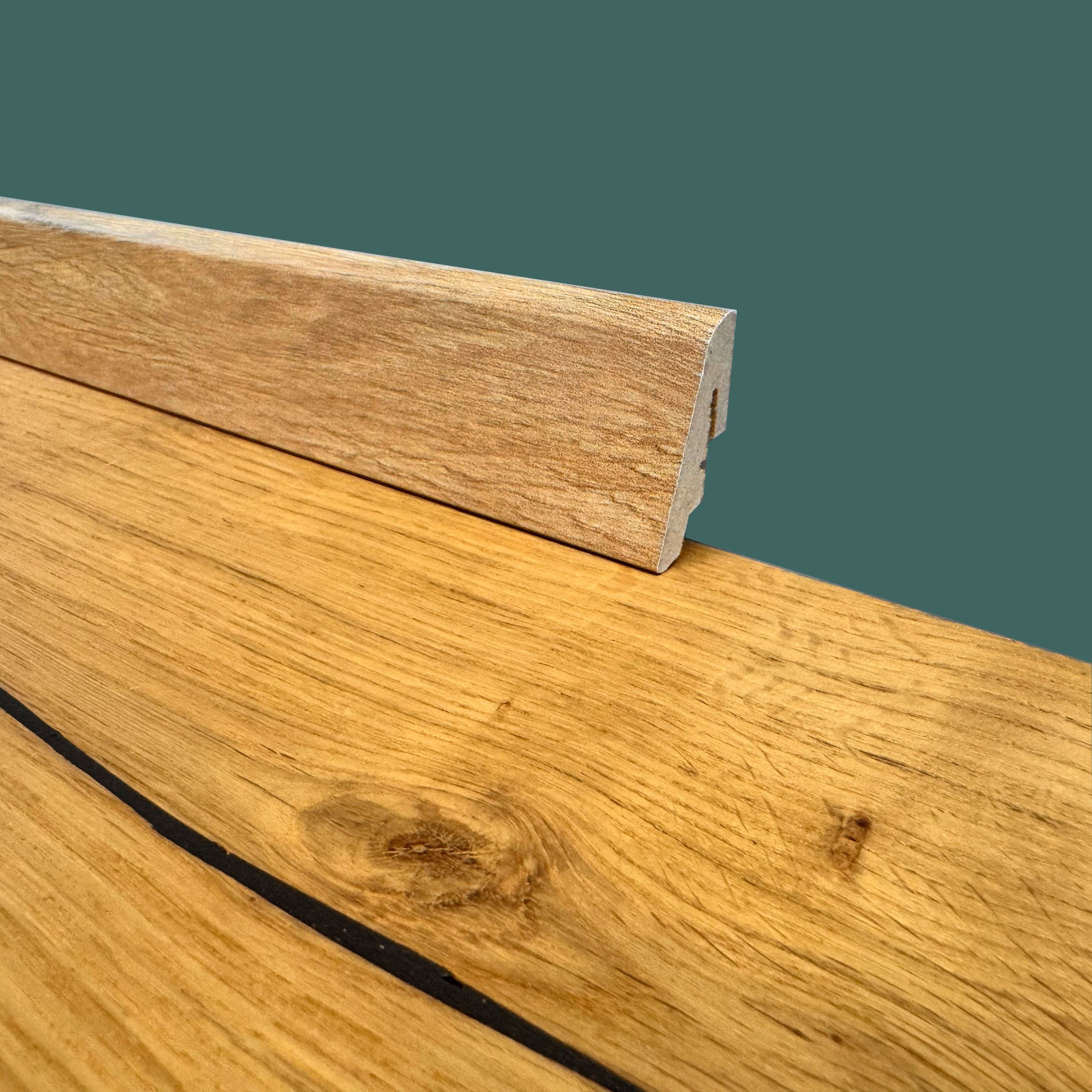 ***MEGA STOCK al metro lineare*** BATTISCOPA basso Inclinato in Fibra di legno H39xS19mm Rovere gold - Eternal Parquet