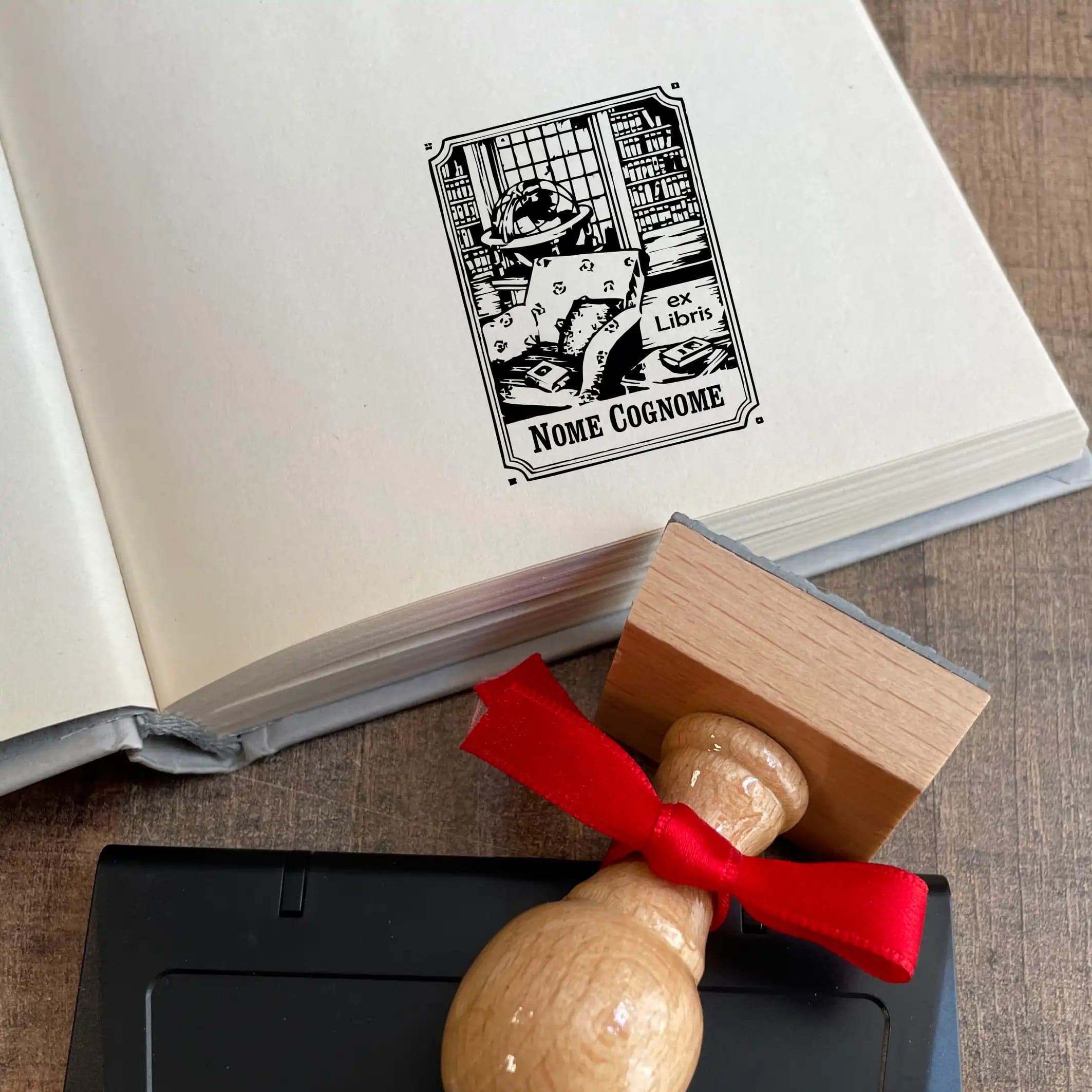 Timbro Ex Libris Biblioteca - 30x40 mm in Timbri ExLibris - Voghera, commercioVirtuoso.it