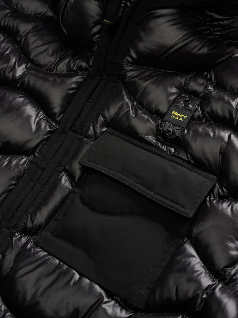 Blauer giubbino uomo Bryant in nylon nero con taschino sul petto dettaglio