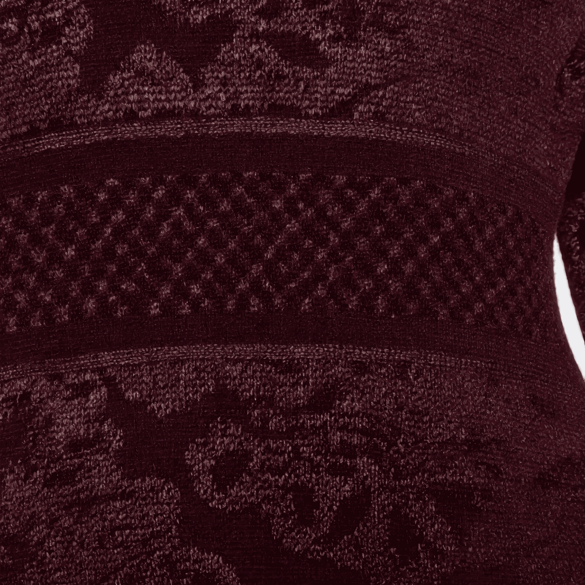 Dettaglio tessuto jacquard dell’abito borgogna da donna