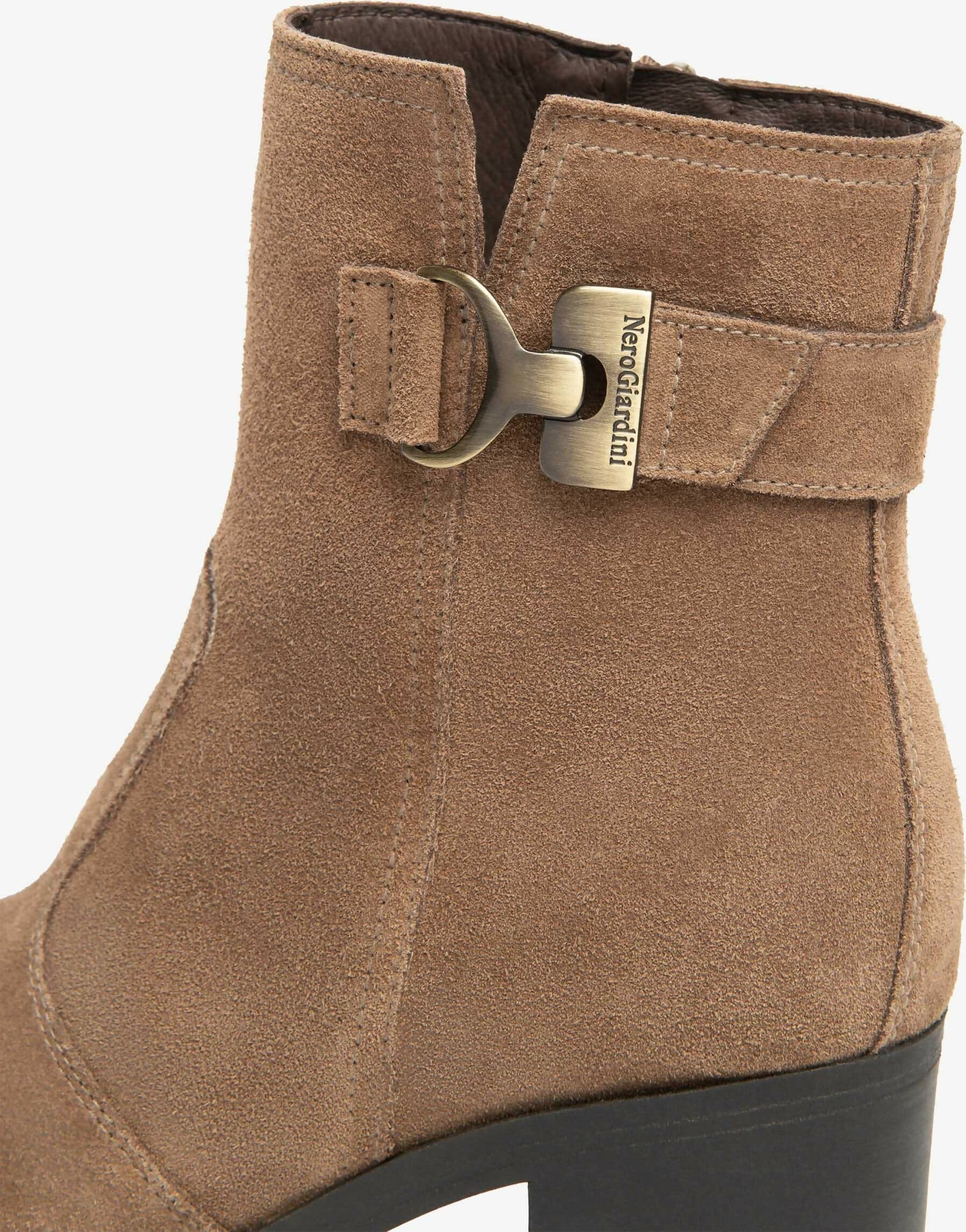 Nero Giardini Donna Stivaletti in Suede I513892D in Stivali Cantali Calzature - Randazzo, commercioVirtuoso.it