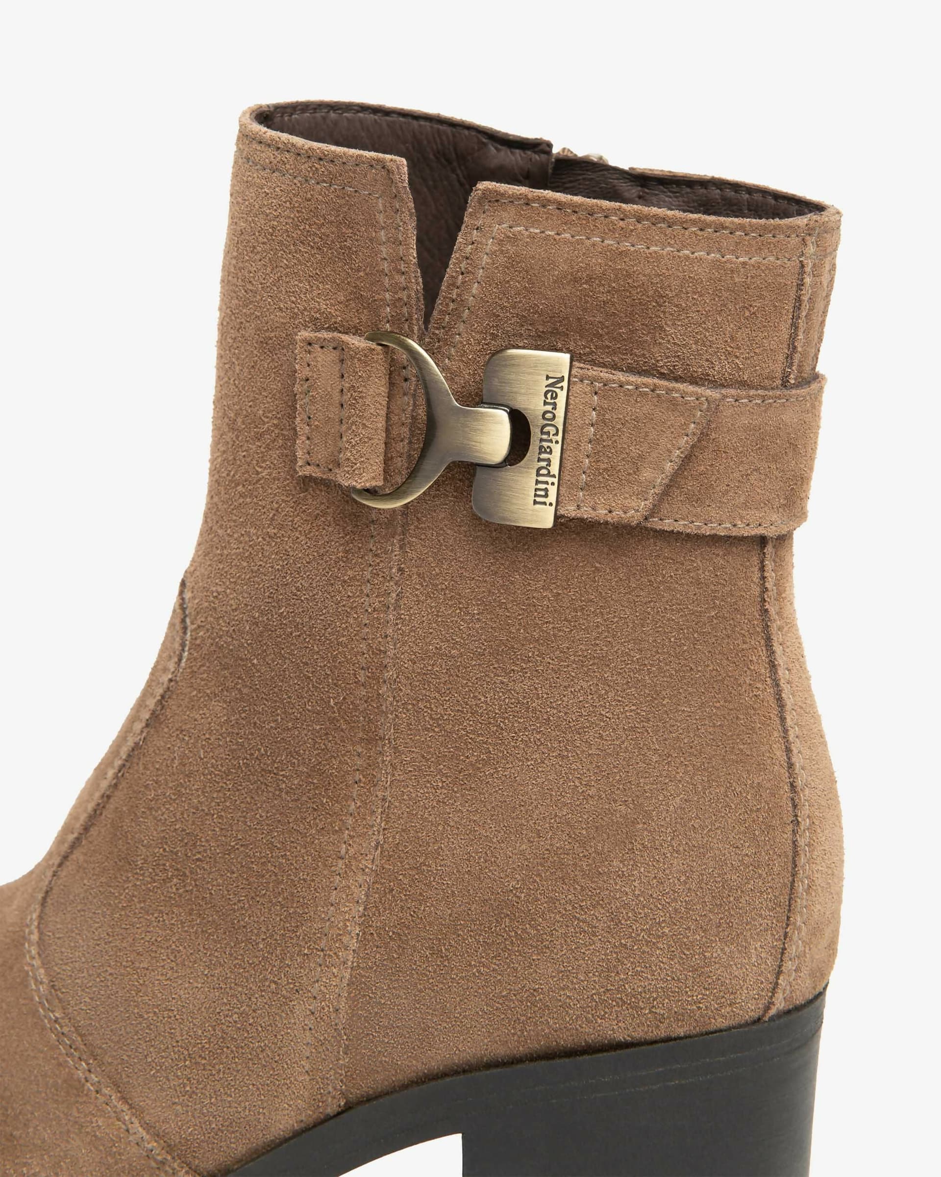 Nero Giardini Donna Stivaletti in Suede I513892D in Stivali Cantali Calzature - Randazzo, commercioVirtuoso.it