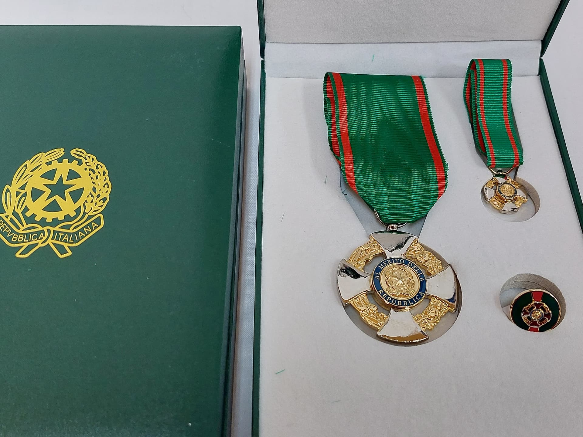 Kit Cavaliere Ordine della Repubblica speciale in Medaglie Il Distintivo - Pesaro, commercioVirtuoso.it