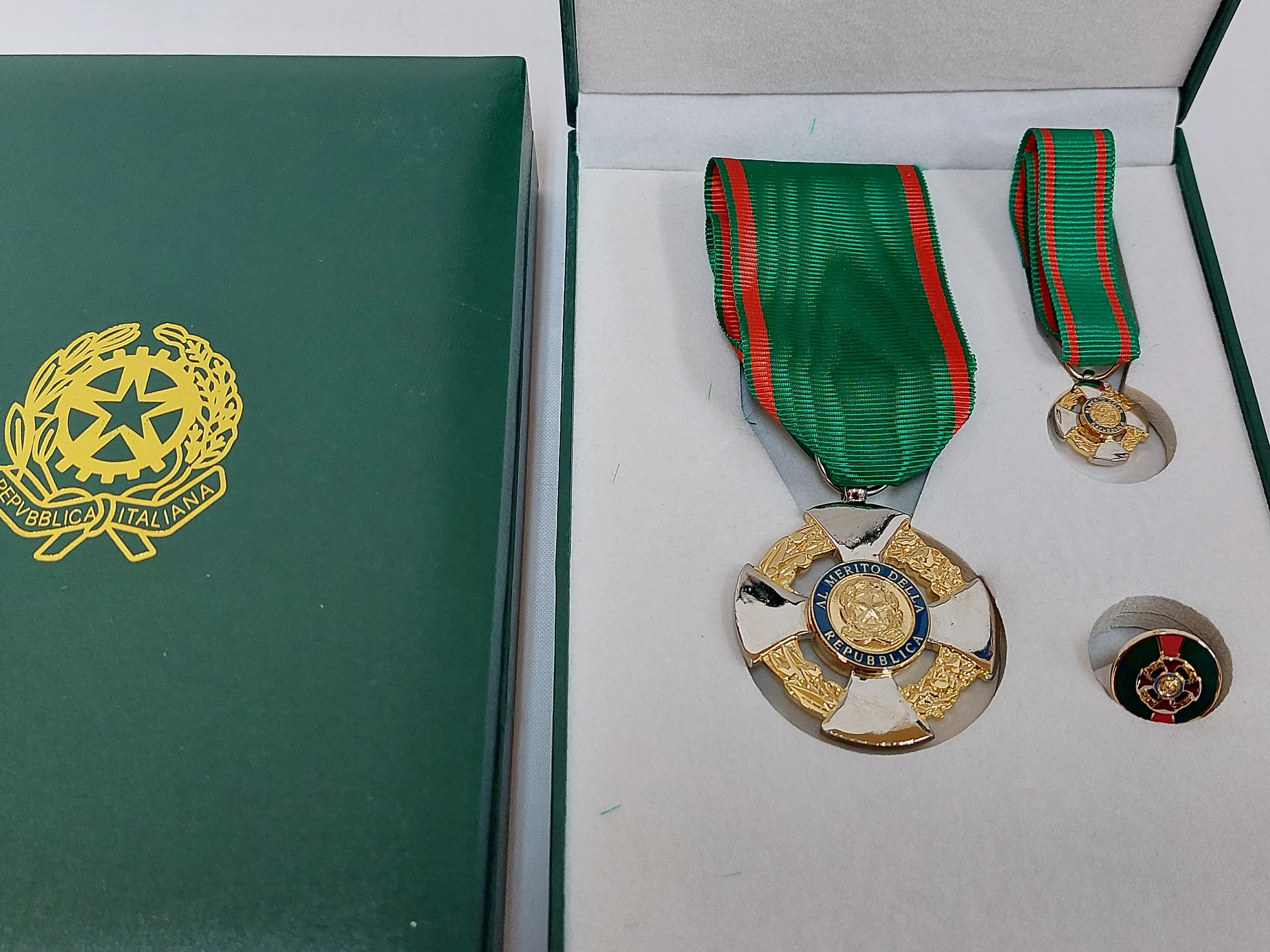 Kit Cavaliere Ordine della Repubblica speciale in Medaglie Il Distintivo - Pesaro, commercioVirtuoso.it