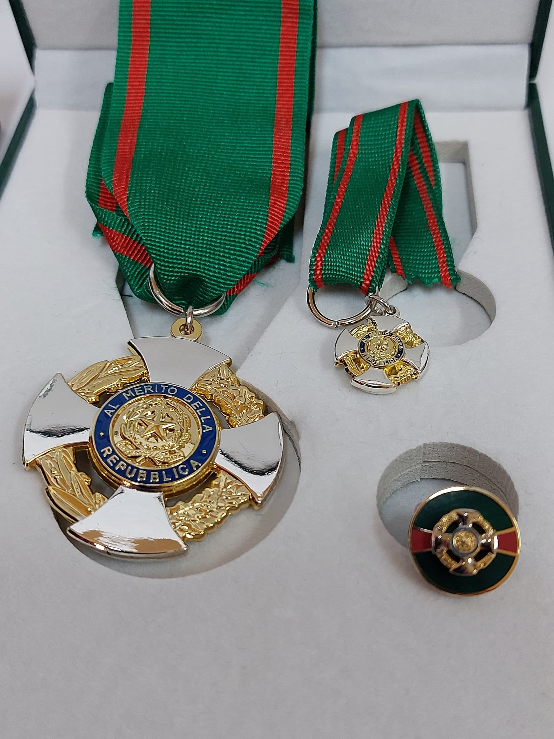 Kit Cavaliere Ordine della Repubblica speciale in Medaglie Il Distintivo - Pesaro, commercioVirtuoso.it
