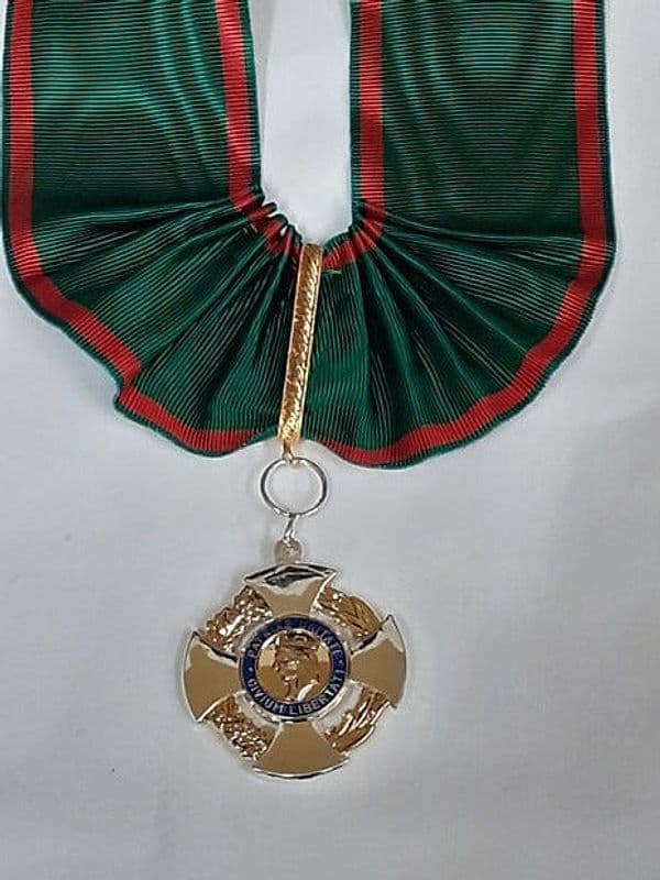 Medaglia / spilla da giacca / nastrino da petto per Cavaliere Ordine della Repubblica in Spille e fermagli Il Distintivo - Pesaro, commercioVirtuoso.it