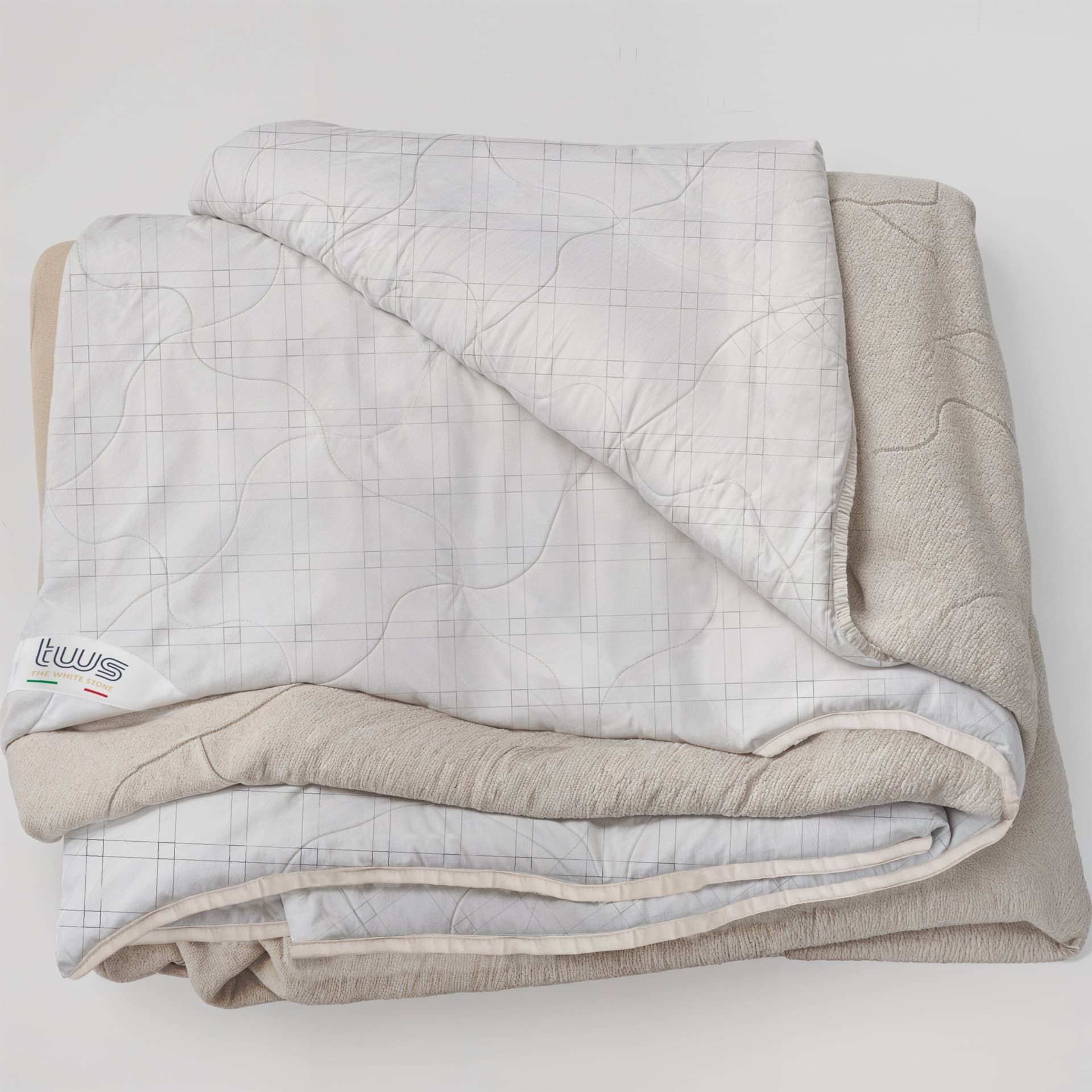 Coperta in Fibra di Carbonio | Morbida, Antistress Double Face, Vellutata per Divano o Letto Singolo e Matrimoniale in Coperte The White Stone - San Donà di Piave, commercioVirtuoso.it