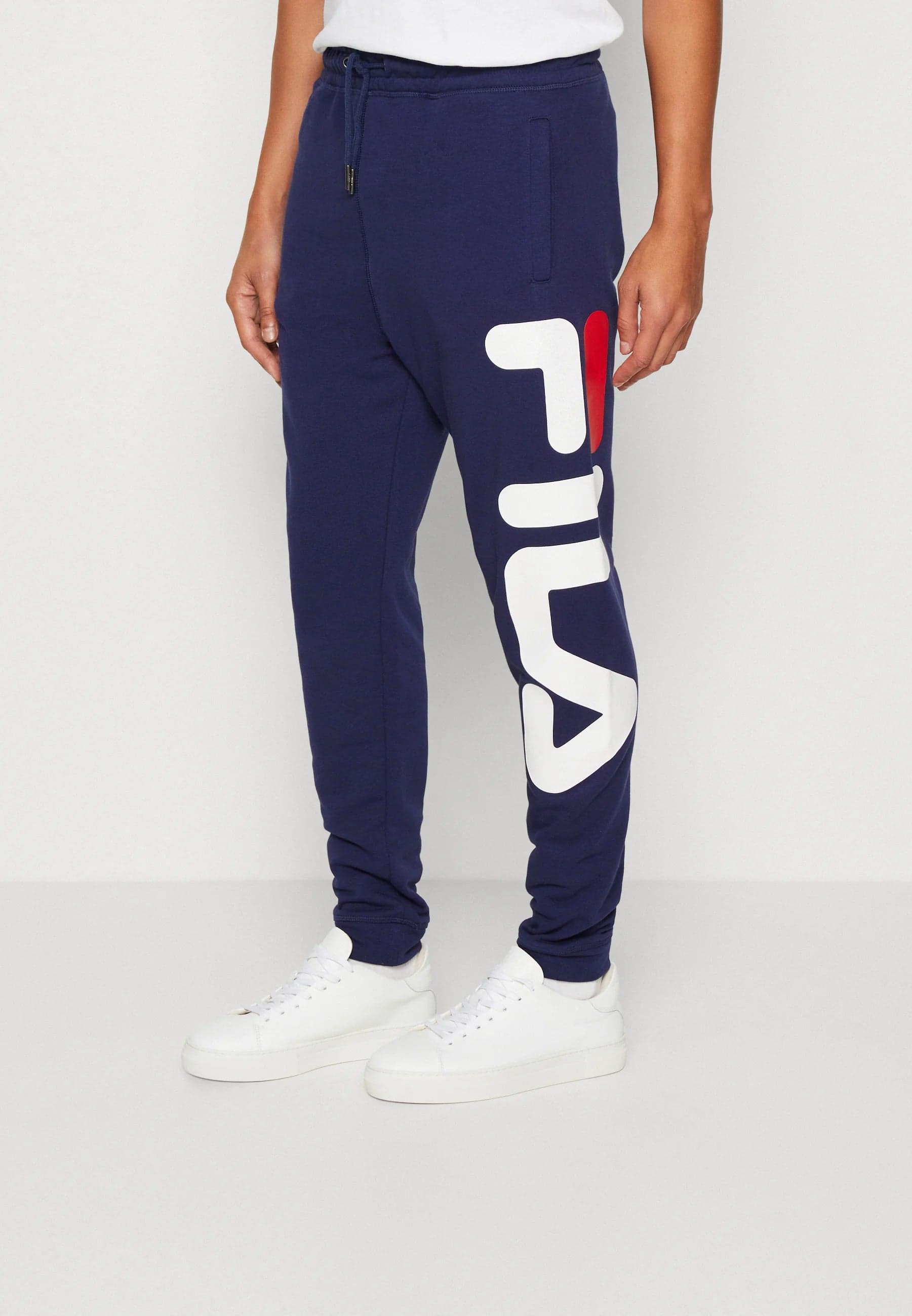 Pantalone tuta in felpa in Pantaloni da ginnastica Kanal 32 - Santa Maria di Licodia, commercioVirtuoso.it