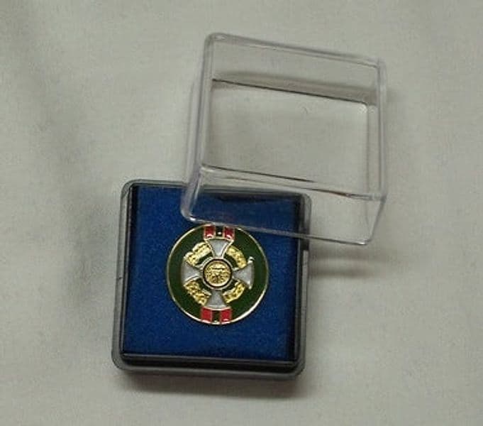 Medaglia / spilla da giacca / nastrino da petto per Cavaliere Ordine della Repubblica in Spille e fermagli Il Distintivo - Pesaro, commercioVirtuoso.it