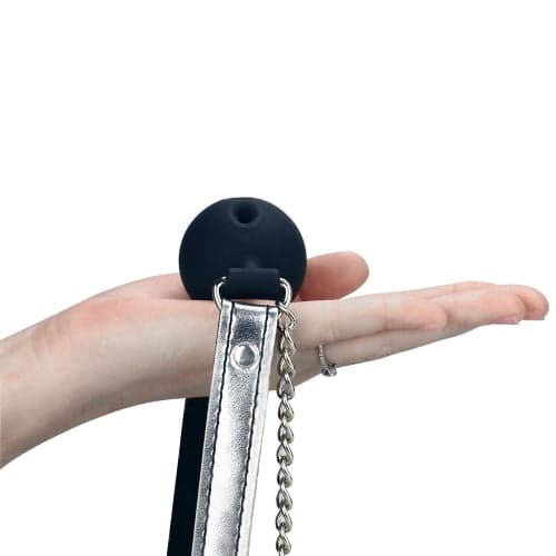 Pinzette per capezzoli con catene al morso bavaglio con gag nero e argento in prodotto Erosdom - Palmi, commercioVirtuoso.it