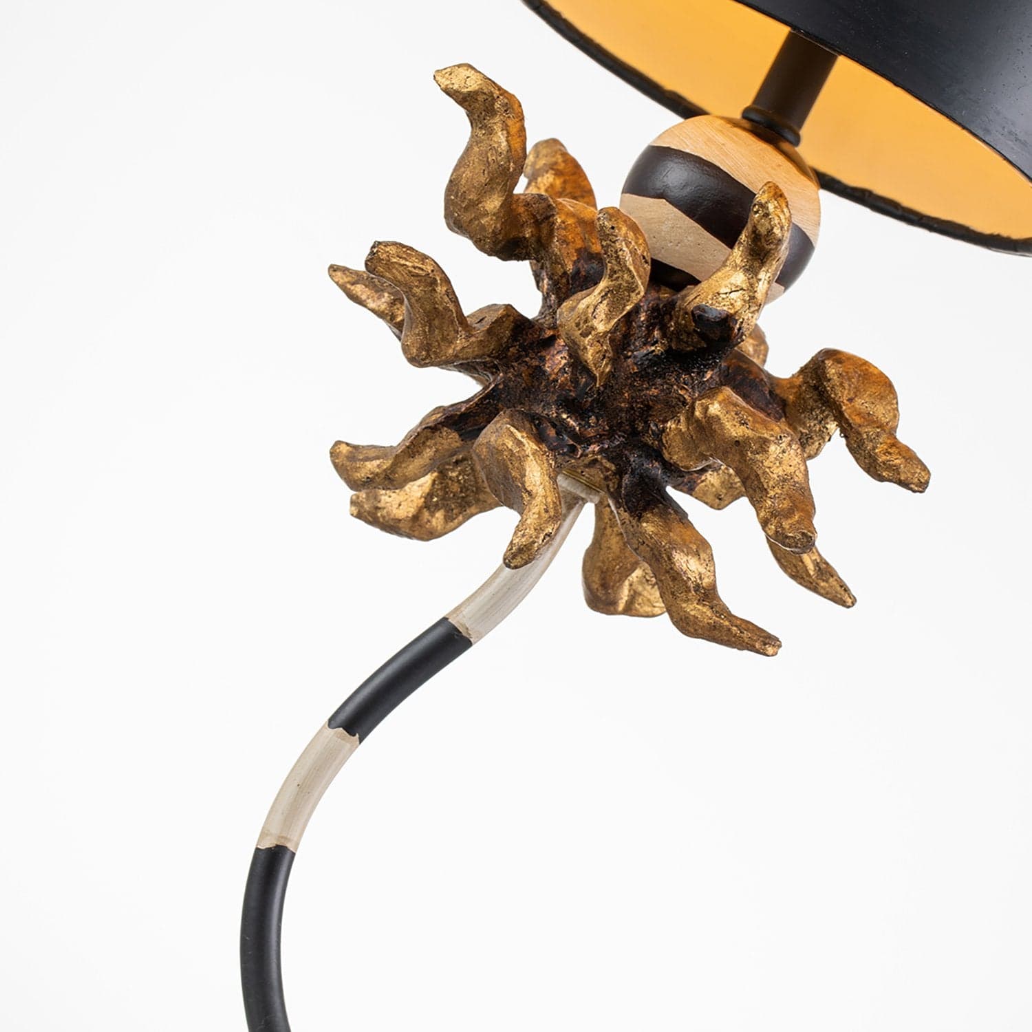 Lampada Scrivania Dominique Acciaio Foglia Oro Righe Nero Crema 1 Luce E27 in Lampade da tavolo e abat-jour LuceArt - Montecorvino Pugliano, commercioVirtuoso.it