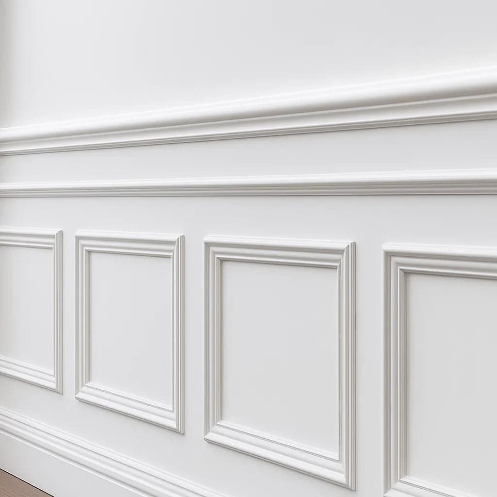 *STOCK FOLLI* pacco da 22ml di  Profilo per boiserie in Polimeri Bianco RAL 9016 verniciabile 93X30mm in Battiscopa Eternal Parquet - Ariano Irpino, commercioVirtuoso.it