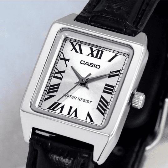 Orologio Casio per donna cinturino in pelle, movimento al quarzo impermeabile 5 atm, LTP-V007L-7B1 sfondo argento in Orologi da polso Loweconomy - Marineo, commercioVirtuoso.it