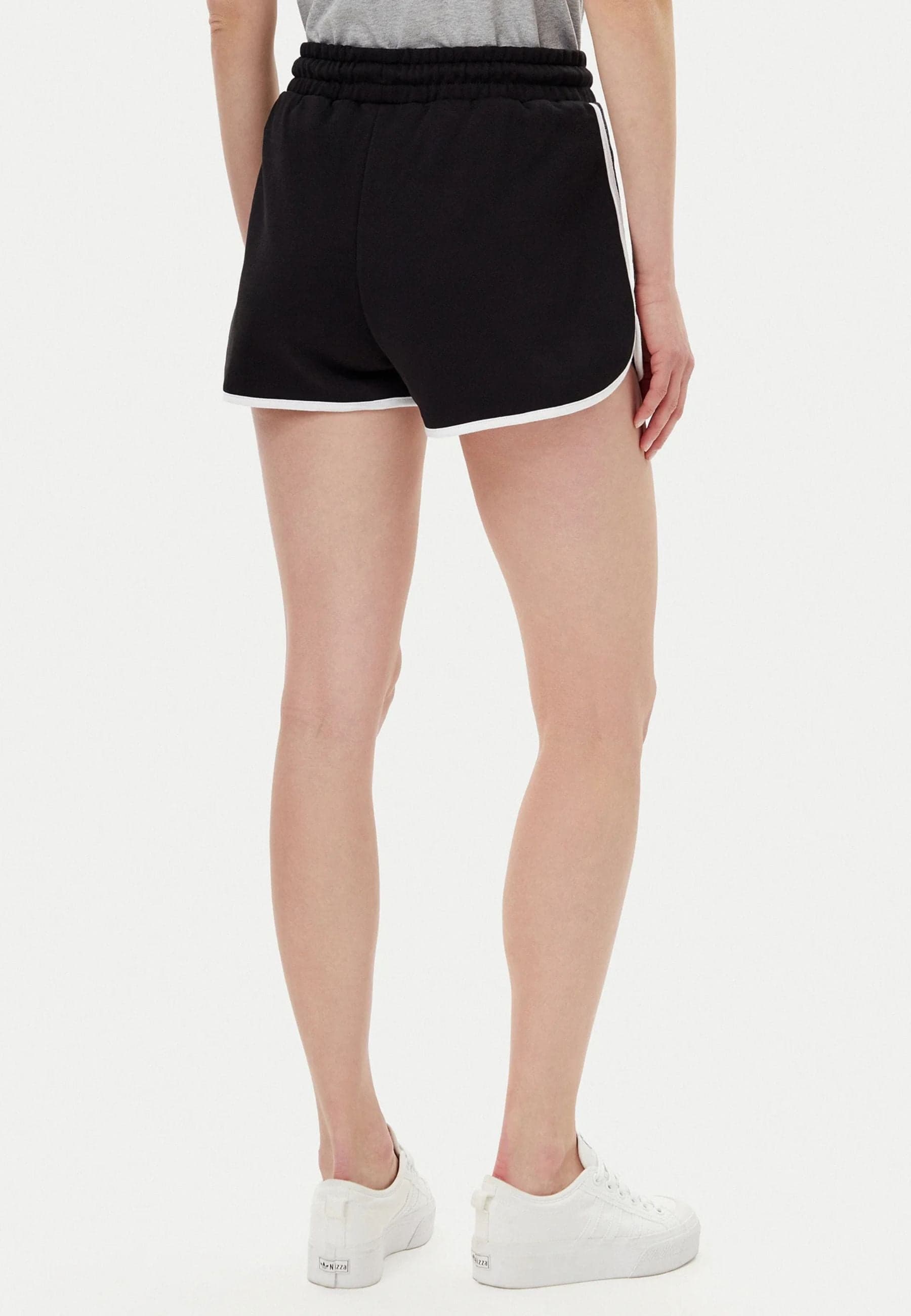 KARL LAGERFELD PANTALONCINO KLJ BINDING SWEAT SHORT da donna in Pantaloncini Drestige - Casamassima, commercioVirtuoso.it