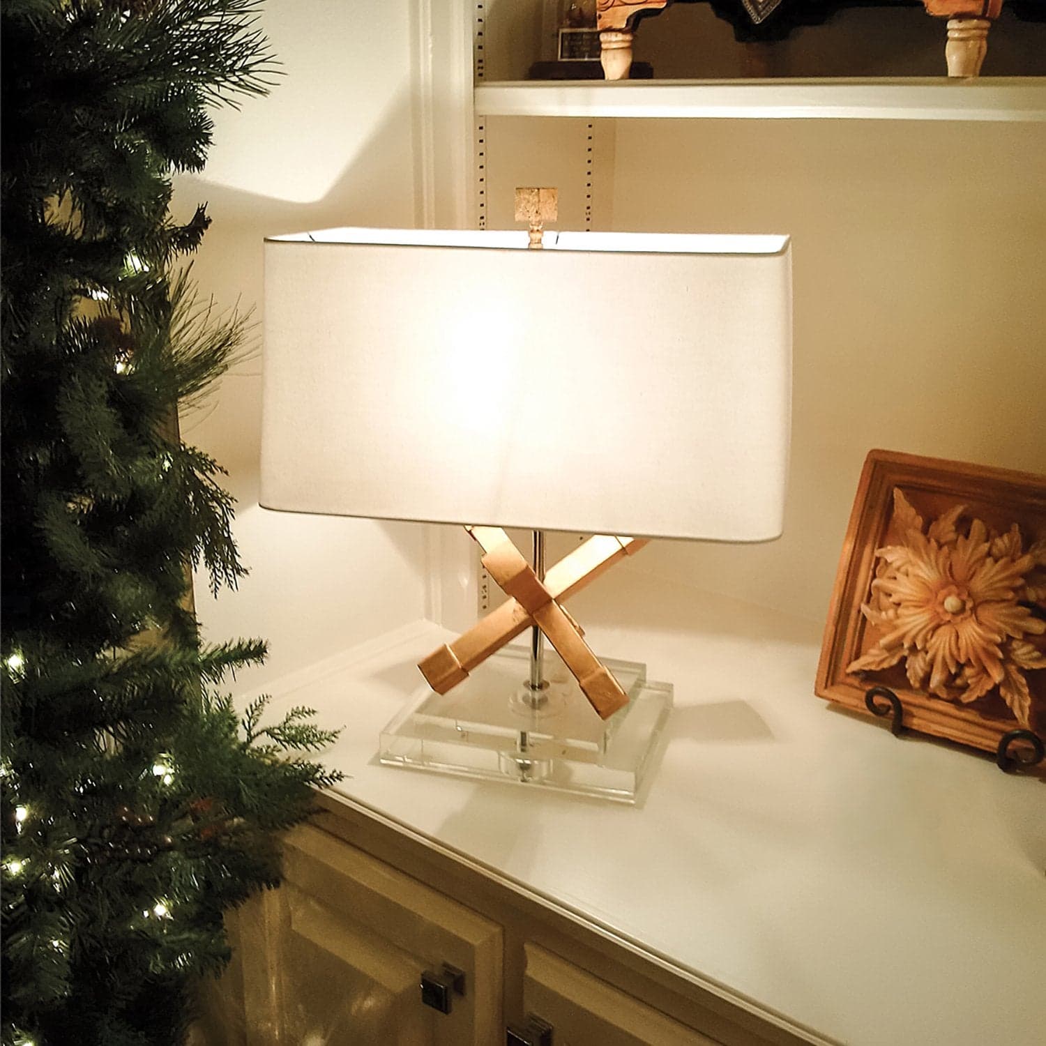 Lampada Da Scrivania Contemporanea Jackson Square Acciaio Oro Anticato Luce E27 in Lampade da tavolo e abat-jour LuceArt - Montecorvino Pugliano, commercioVirtuoso.it