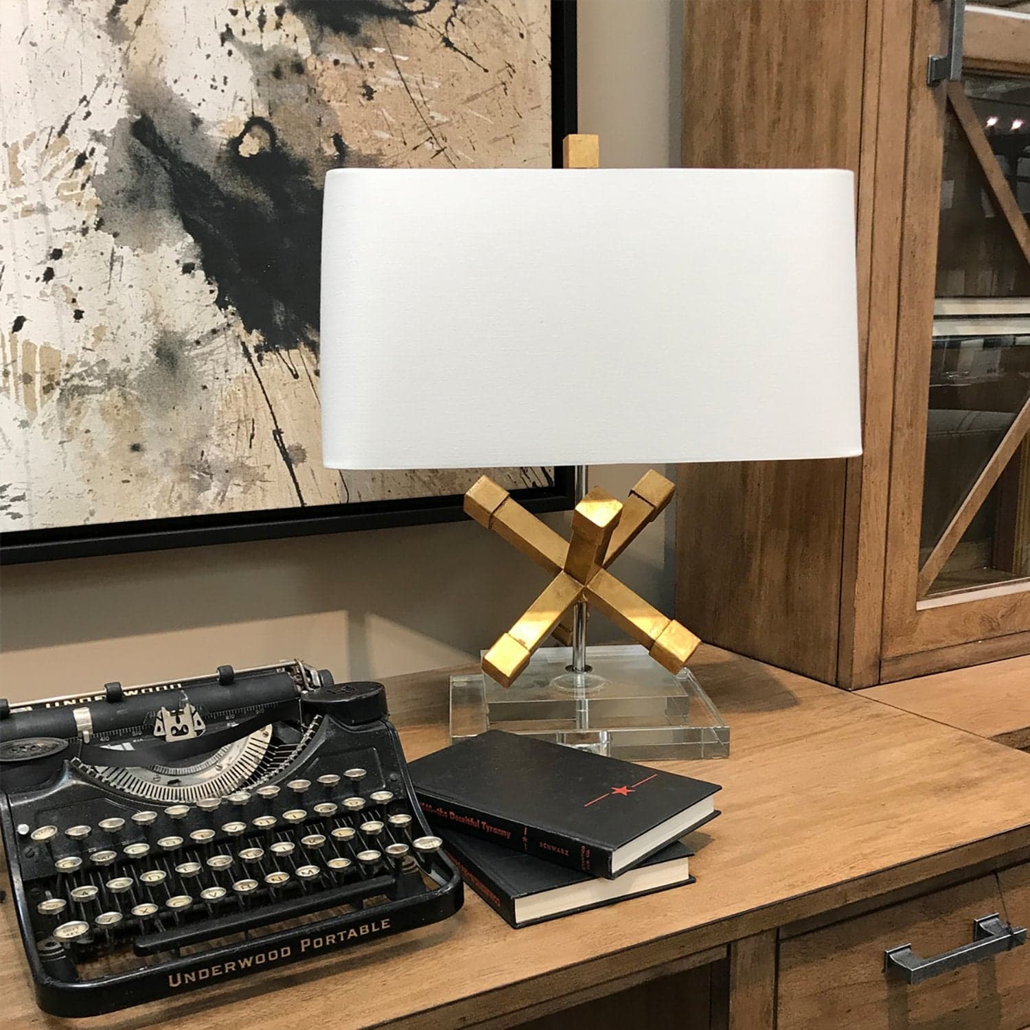 Lampada Da Scrivania Contemporanea Jackson Square Acciaio Oro Anticato Luce E27 in Lampade da tavolo e abat-jour LuceArt - Montecorvino Pugliano, commercioVirtuoso.it