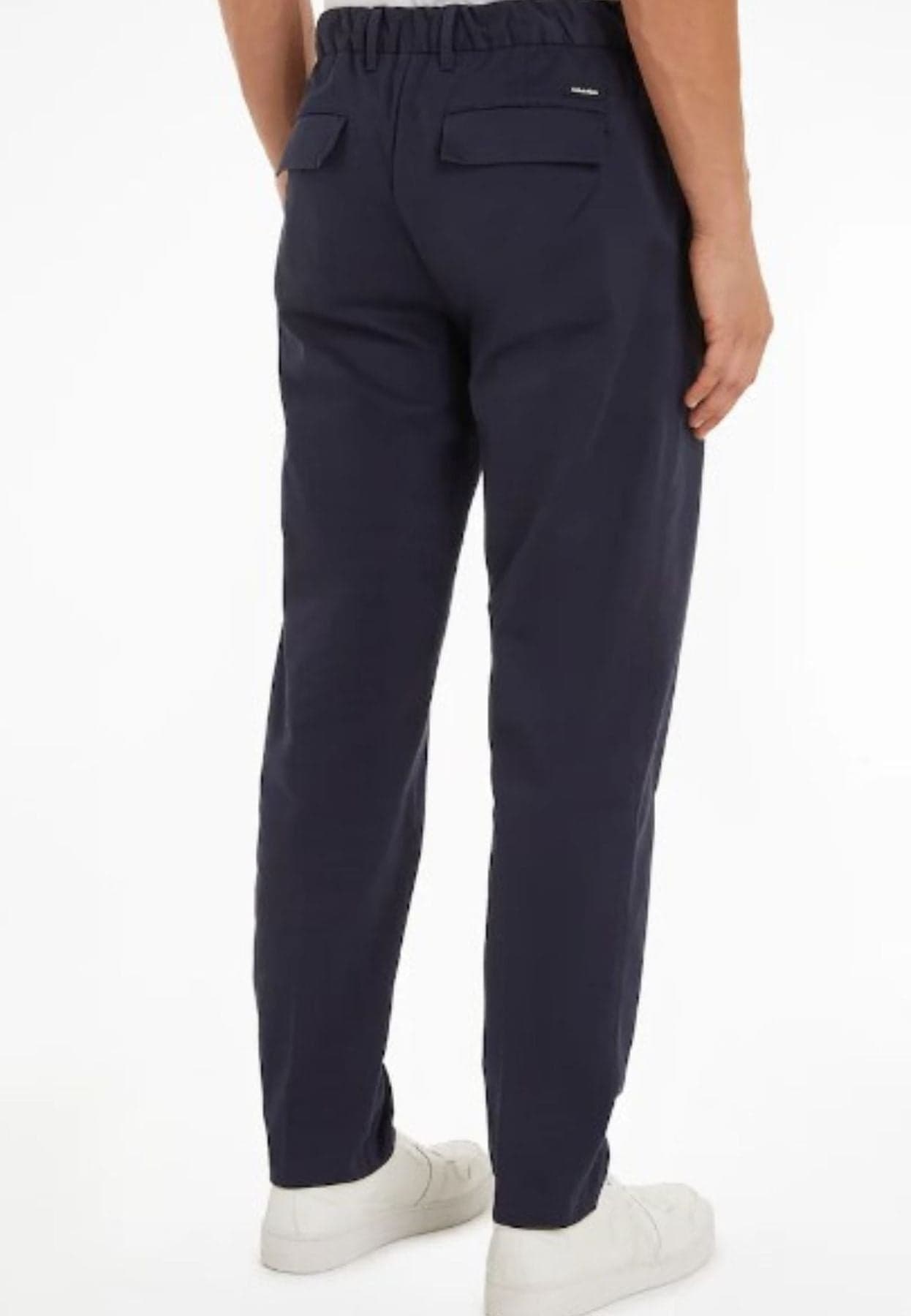 calvin klein Pantaloni MODERN TWILL TAPERED PLEAT PANTS da uomo in Pantaloni Drestige - Casamassima, commercioVirtuoso.it
