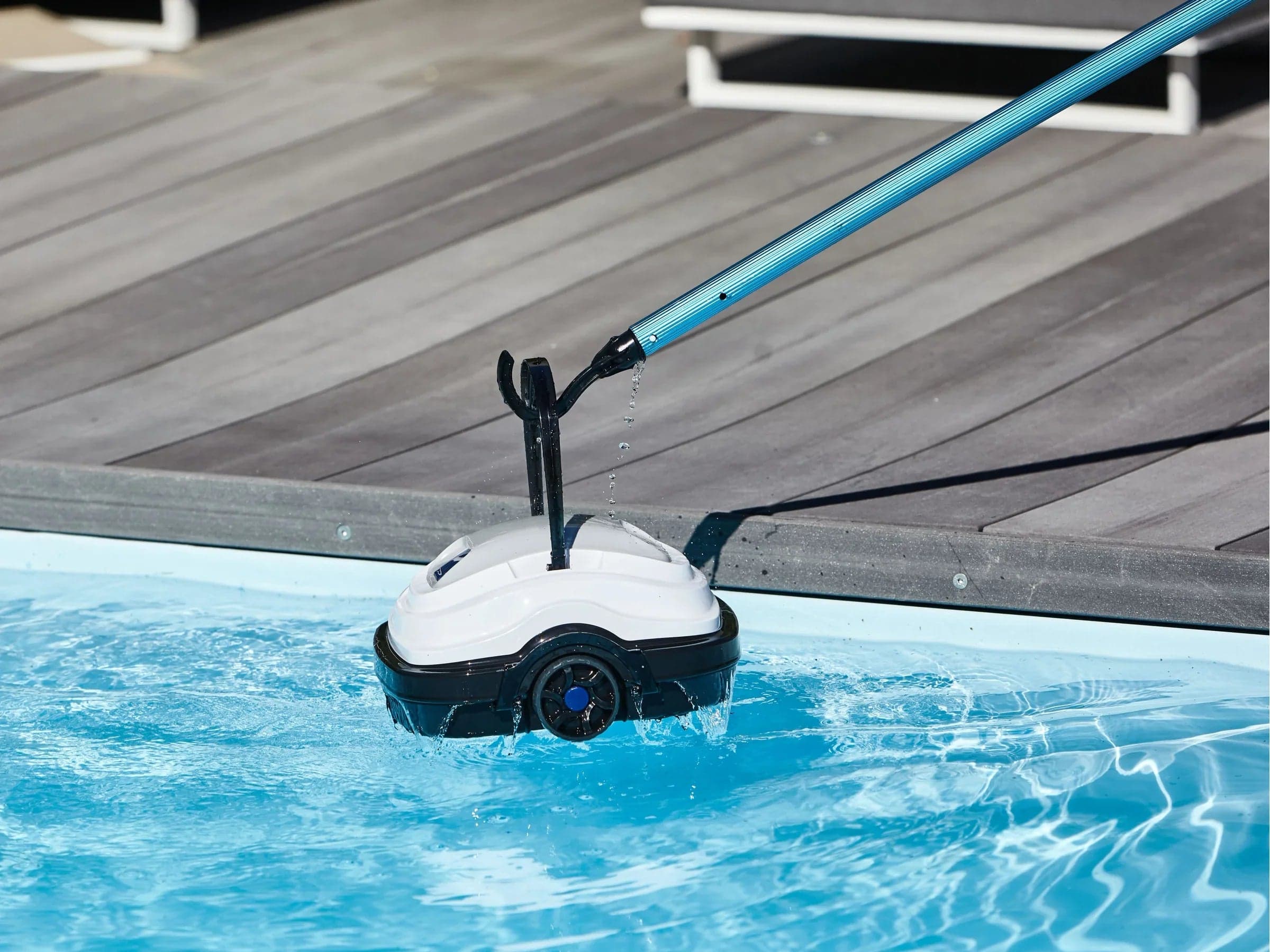 Robottino "Sirena" puliscifondo per piscina automatico con ruote, fino a 50 minuti di autonomia in Piscine fuoriterra La Zappa - Altamura, commercioVirtuoso.it