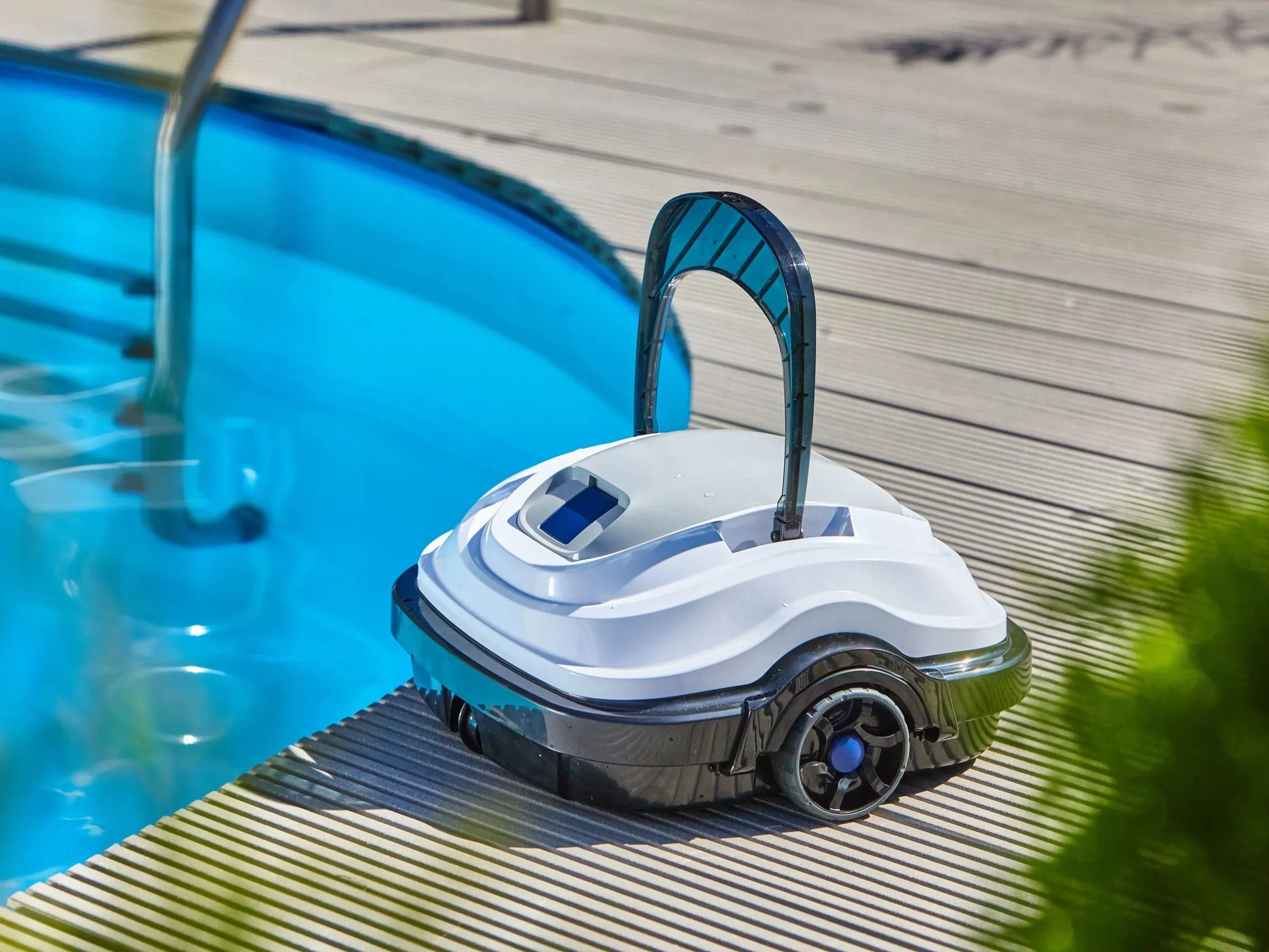 Robottino "Sirena" puliscifondo per piscina automatico con ruote, fino a 50 minuti di autonomia in Piscine fuoriterra La Zappa - Altamura, commercioVirtuoso.it