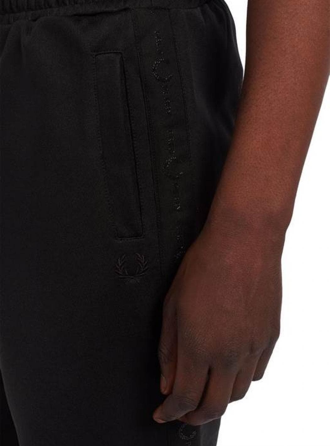 Fred Perry - Pant Con Fettuccia Tono Su Tono T3512 102 NER da uomo in Pantaloni Drestige - Casamassima, commercioVirtuoso.it