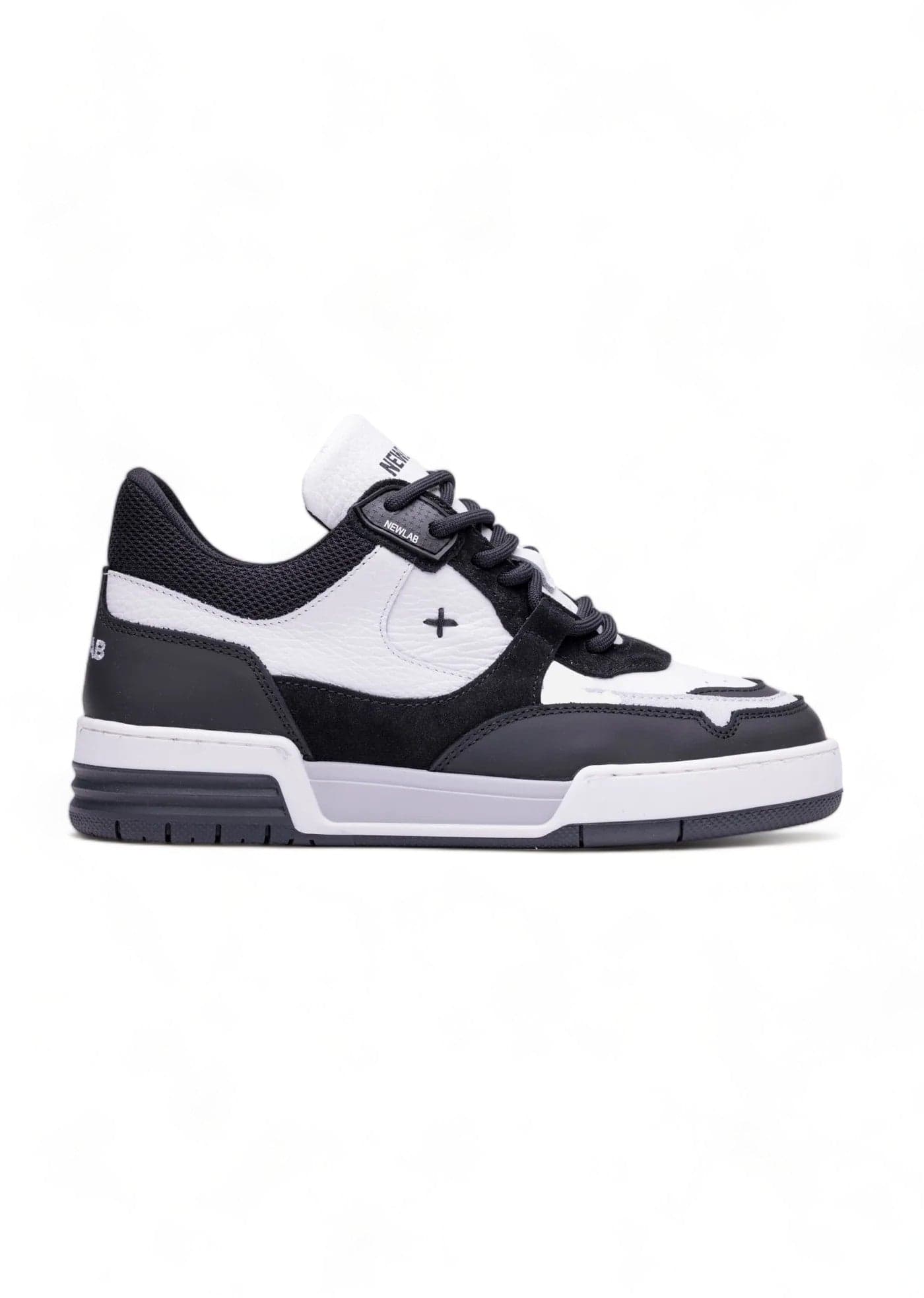 NEWLAB Newlab - Sneakers In Pelle Bianca E Camoscio Nero NL12/K03 WHITE/BLACK da uomo in Sneaker casual Drestige - Casamassima, commercioVirtuoso.it