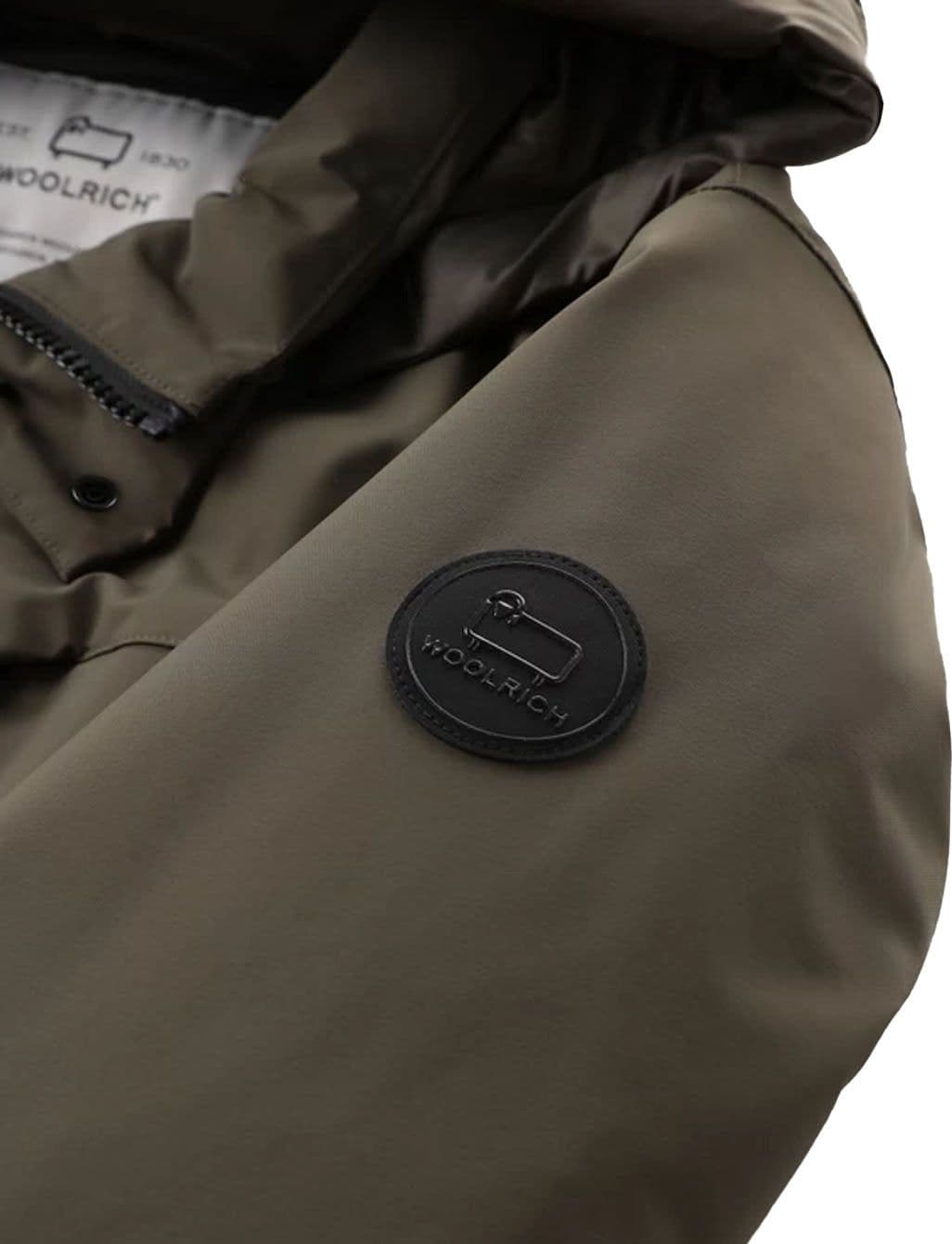 Woolrich - Ut0102 Mountain Stretch Parka 614 WOOU0464MR da uomo in Cappotti Drestige - Casamassima, commercioVirtuoso.it
