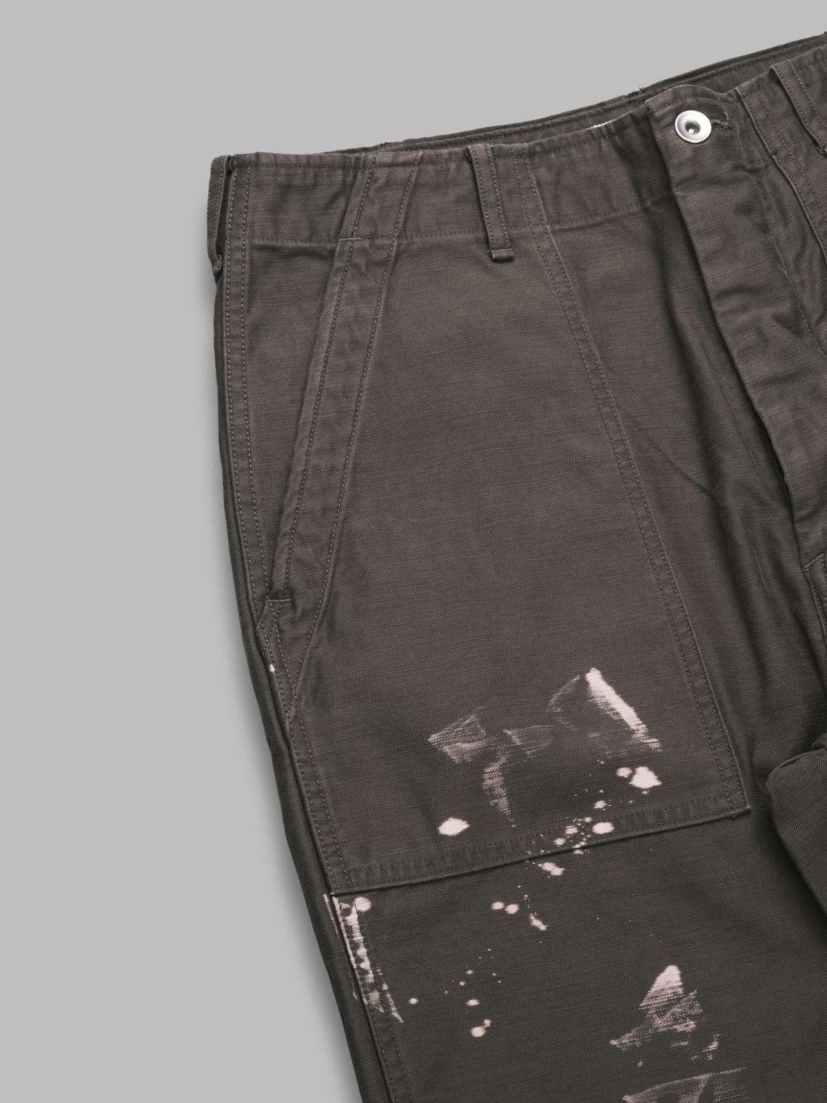 AURALEE washed baggy satin bleached baker pants da uomo in Pantaloni sportivi Drestige - Casamassima, commercioVirtuoso.it