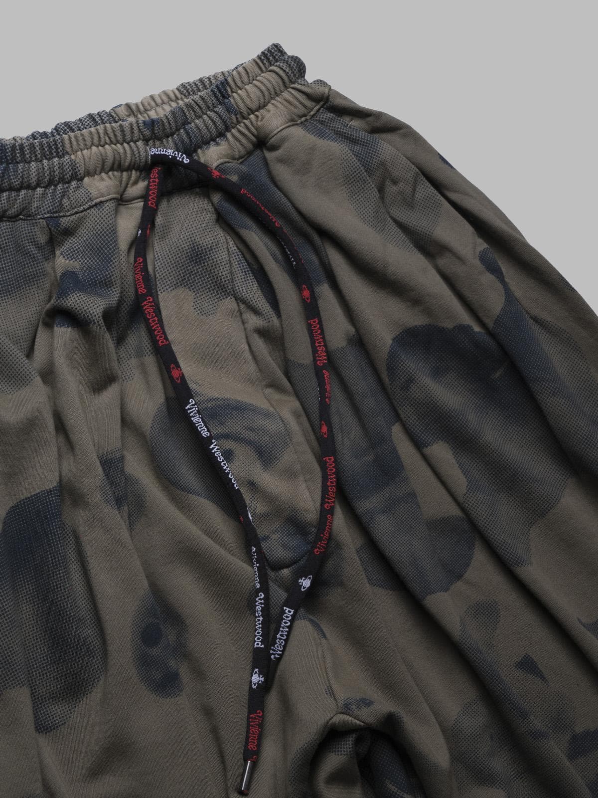 Vivienne Westwood balloon sweatpants - green dyed figurine da donna in Pantaloni sportivi Drestige - Casamassima, commercioVirtuoso.it