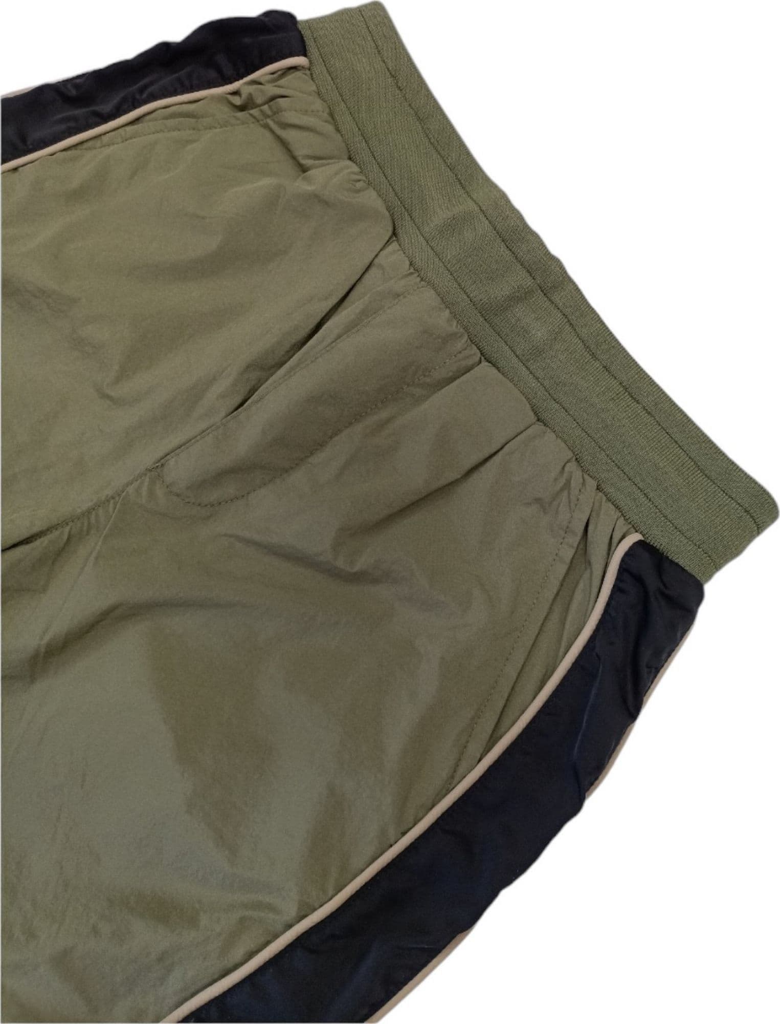 ICEBERG Iceberg - Bermuda Verde Militare BMICE4100J da bambino in Pantaloncini Drestige - Casamassima, commercioVirtuoso.it