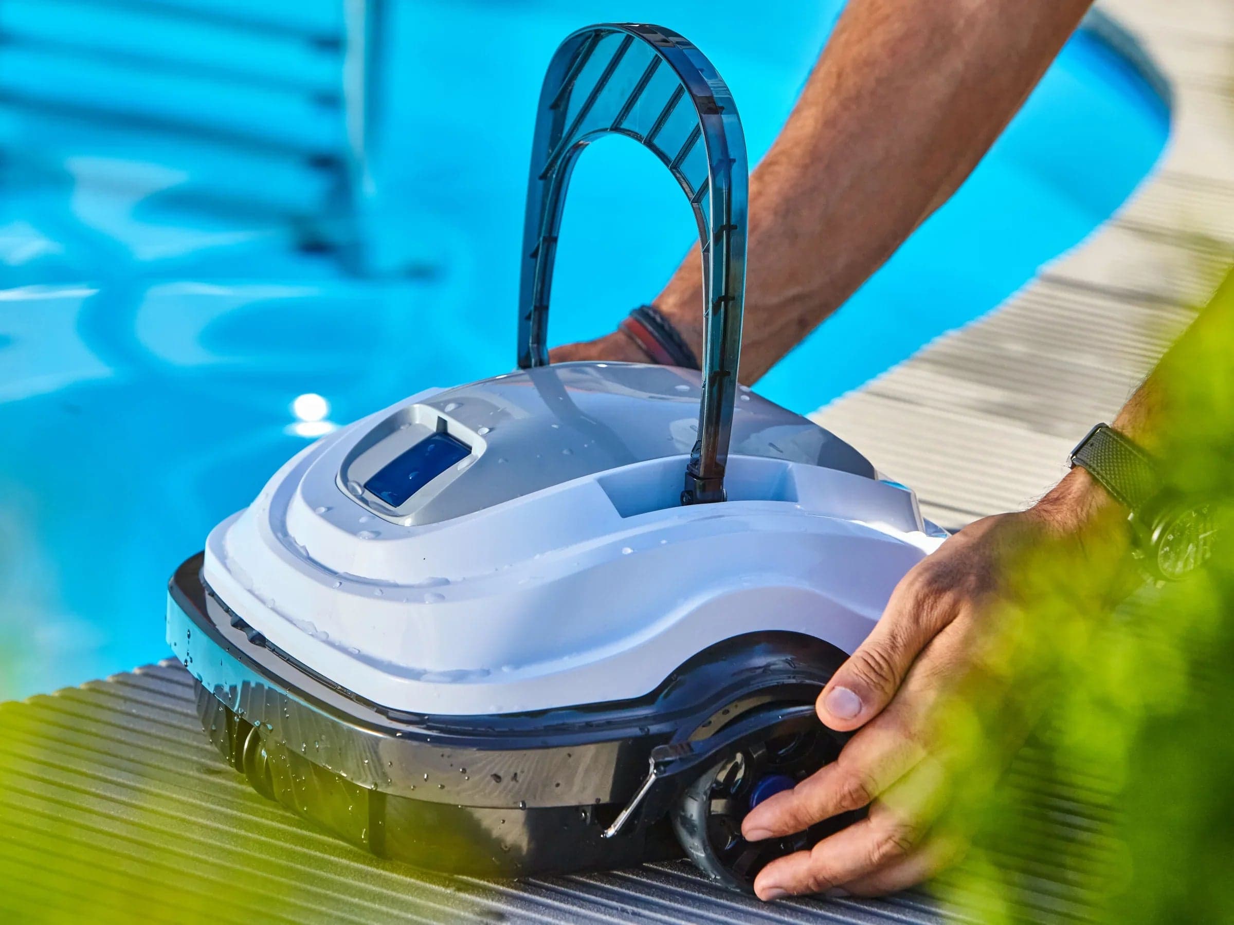 Robottino "Sirena" puliscifondo per piscina automatico con ruote, fino a 50 minuti di autonomia in Piscine fuoriterra La Zappa - Altamura, commercioVirtuoso.it