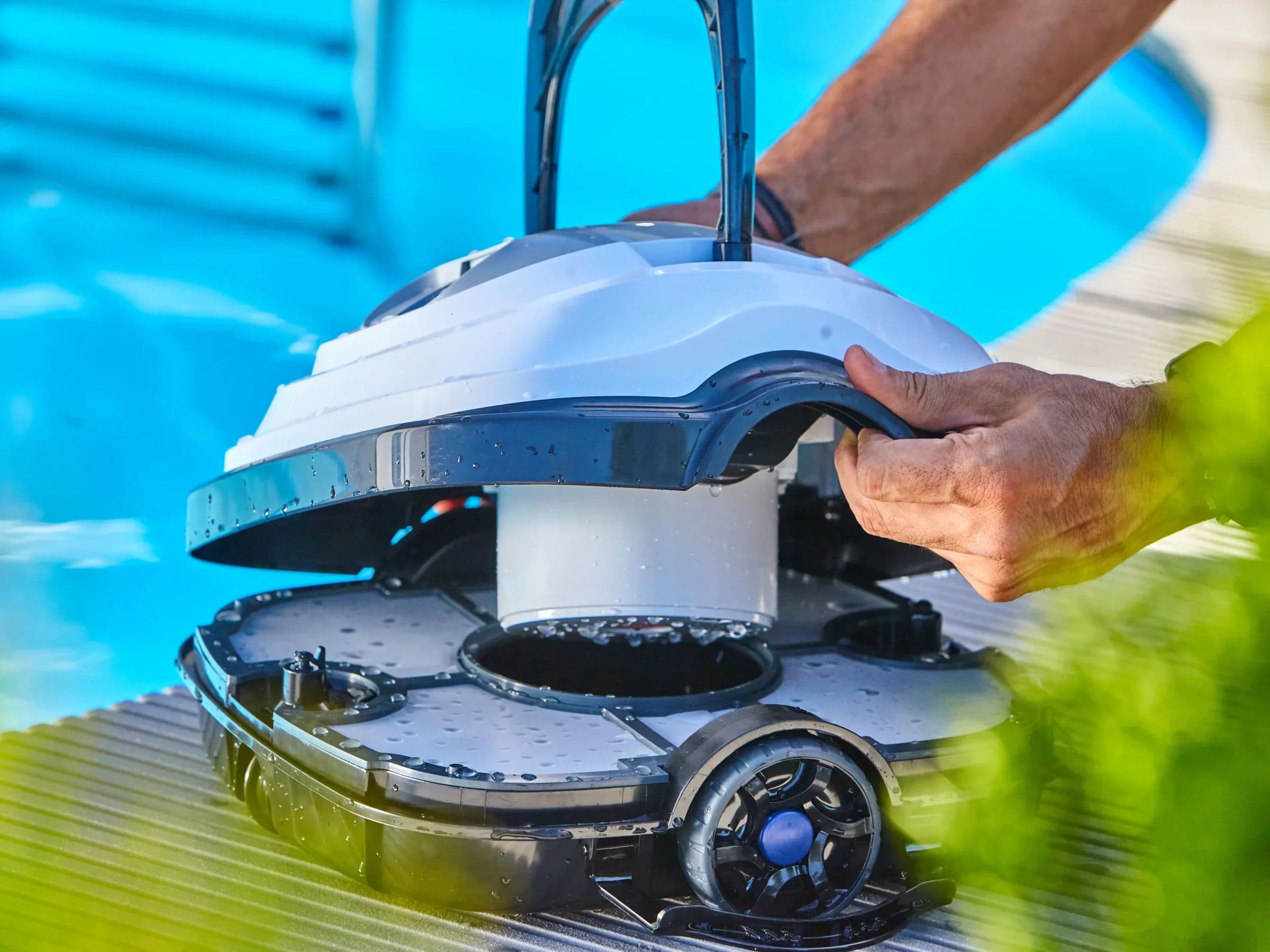 Robottino "Sirena" puliscifondo per piscina automatico con ruote, fino a 50 minuti di autonomia in Piscine fuoriterra La Zappa - Altamura, commercioVirtuoso.it