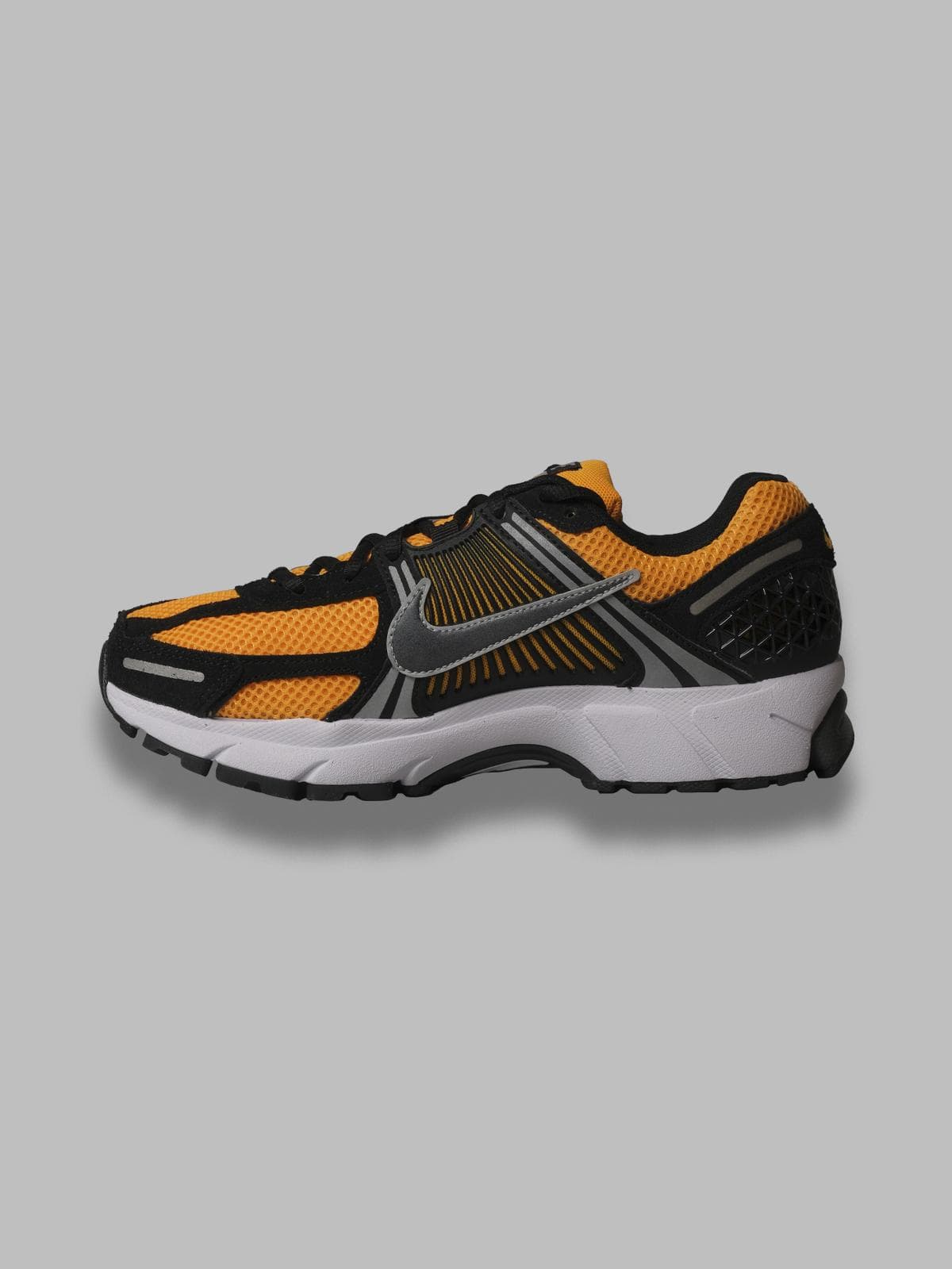 Nike nike zoom vomero 5 da uomo in Scarpe da corsa su strada Drestige - Casamassima, commercioVirtuoso.it