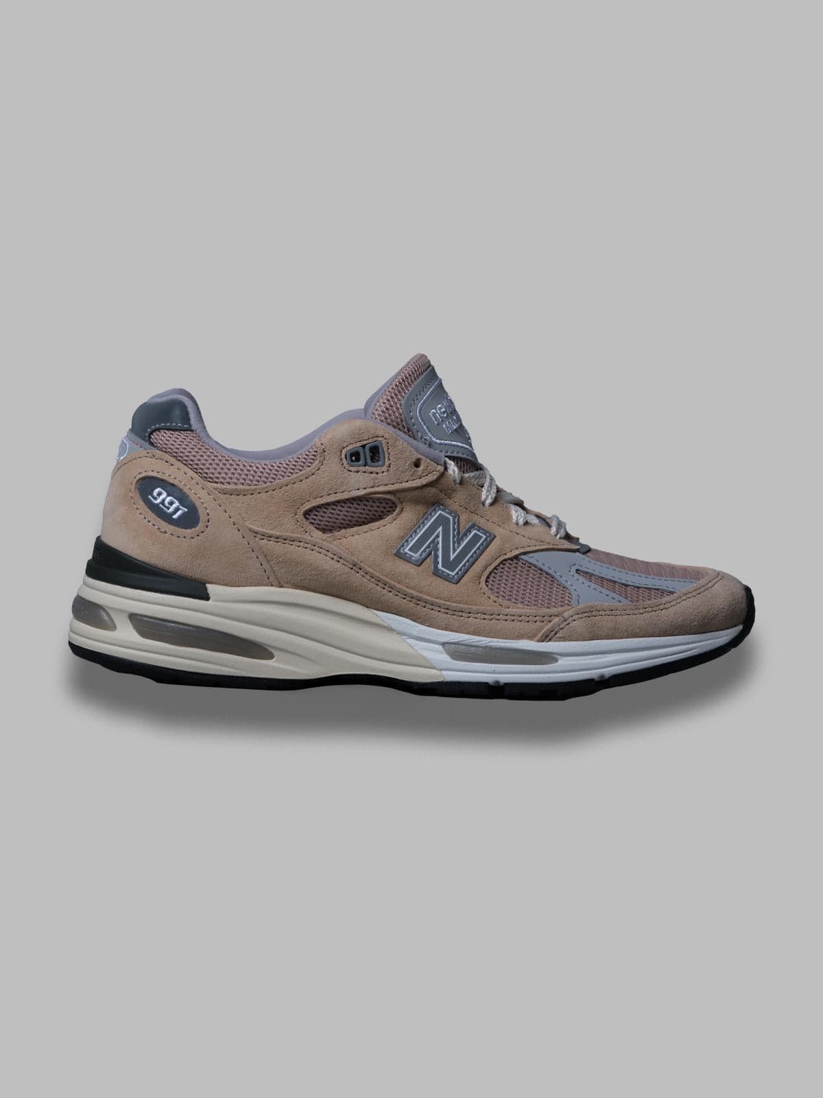 NEW BALANCE 991v2 beige - scarpa lifestyle - pigskin/synthetic/mesh da uomo in Sneaker casual Drestige - Casamassima, commercioVirtuoso.it