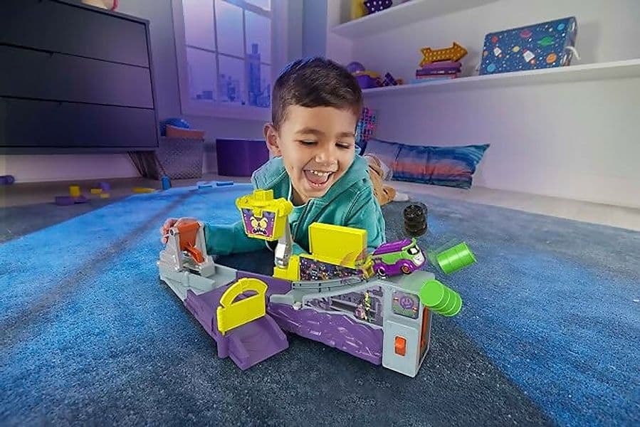 Fisher-Price DC Batwheels - Quartier generale di Lancio della Legion of Zoom, playset con con macchinina, rampa, lanciatore e Furgoncino Prank di Joker in Animali Cartoleria Deja Vu - Crotone, commercioVirtuoso.it