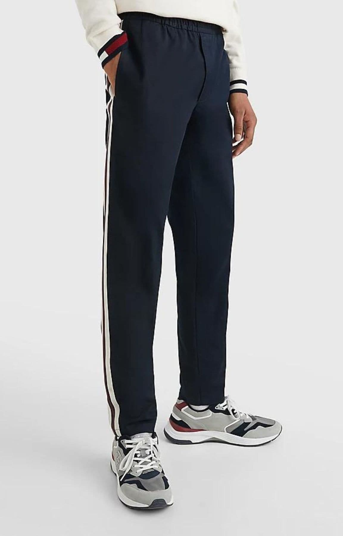 Tommy Hilfiger Pantaloni CHELSEA PULL ON SIDE TAPE da uomo in Pantaloni Drestige - Casamassima, commercioVirtuoso.it