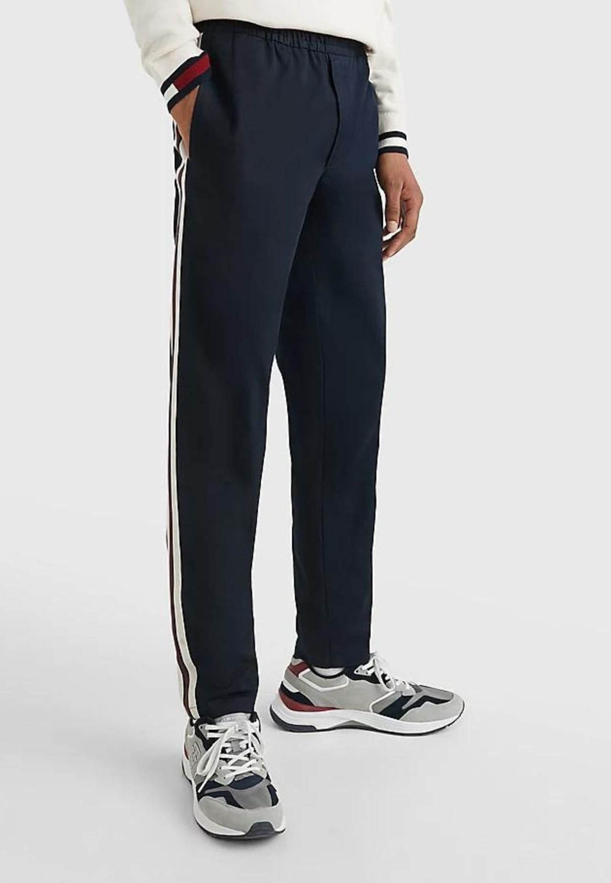 Tommy Hilfiger Pantaloni CHELSEA PULL ON SIDE TAPE da uomo in Pantaloni Drestige - Casamassima, commercioVirtuoso.it