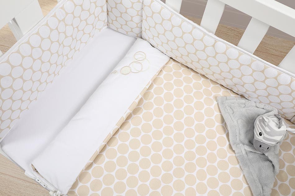 Kit Sacco + Protettore Culla Cocodo Pois Beige Micuna in Completi da lettino con sbarre La Casa Del Bebè - Napoli, commercioVirtuoso.it