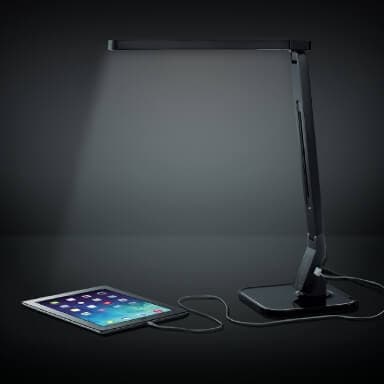 lampada-scrivania-ricarica-telefoni