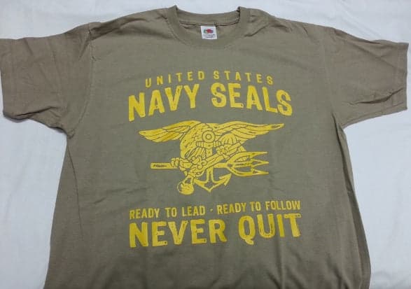 T-shirt Navy Seals vari colori in T-Shirt Il Distintivo - Pesaro, commercioVirtuoso.it