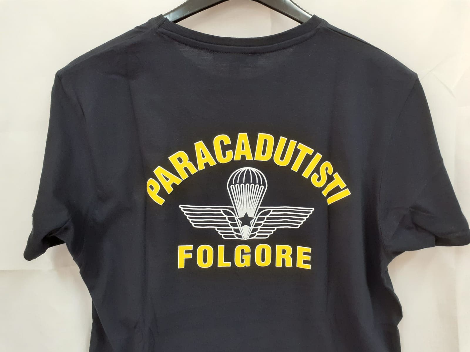 T-shirt Folgore vari colori in T-Shirt Il Distintivo - Pesaro, commercioVirtuoso.it