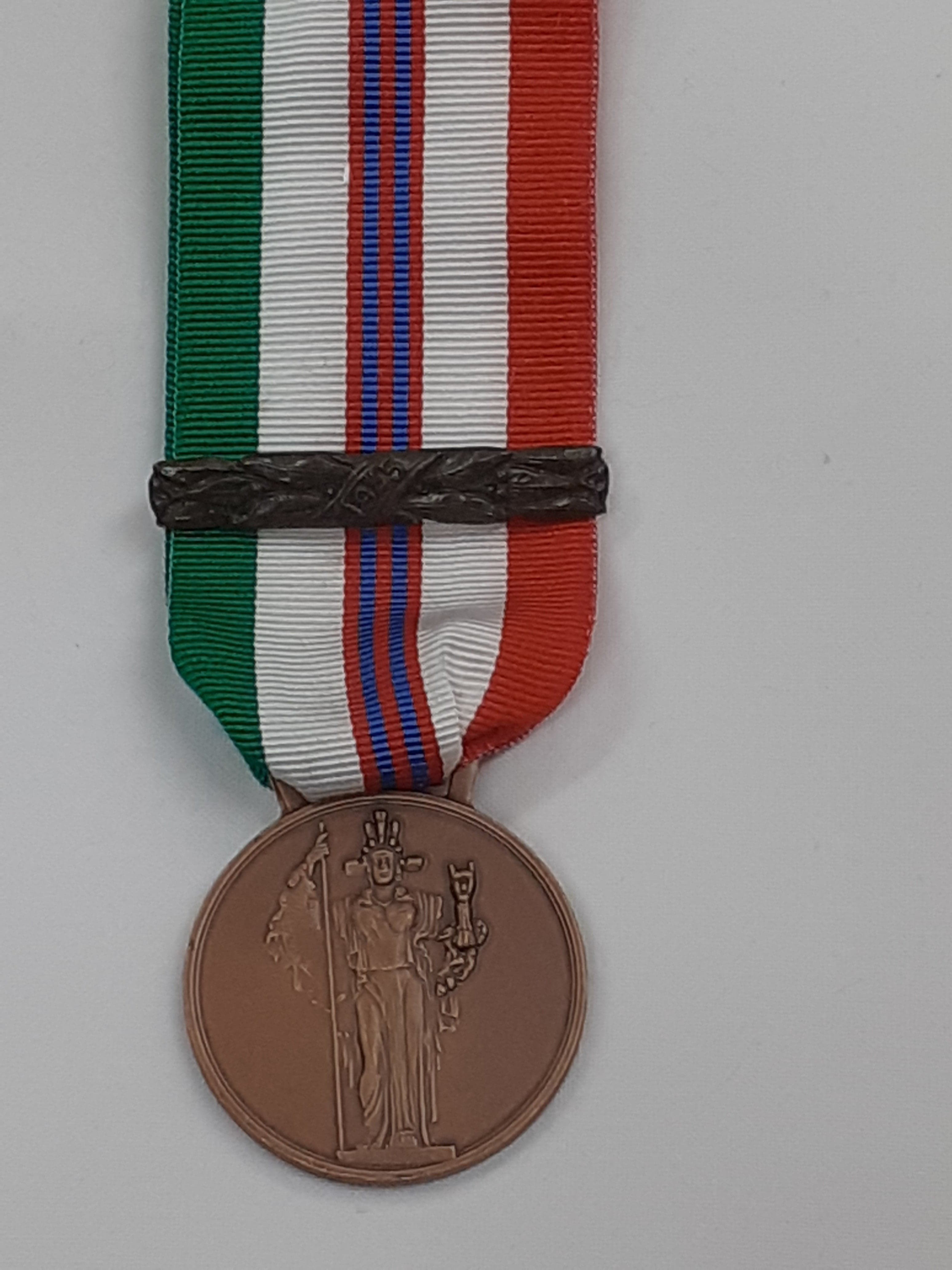 Medaglia Guerra 43 45 - Nastro / nastrino / medaglia in Medaglie Il Distintivo - Pesaro, commercioVirtuoso.it
