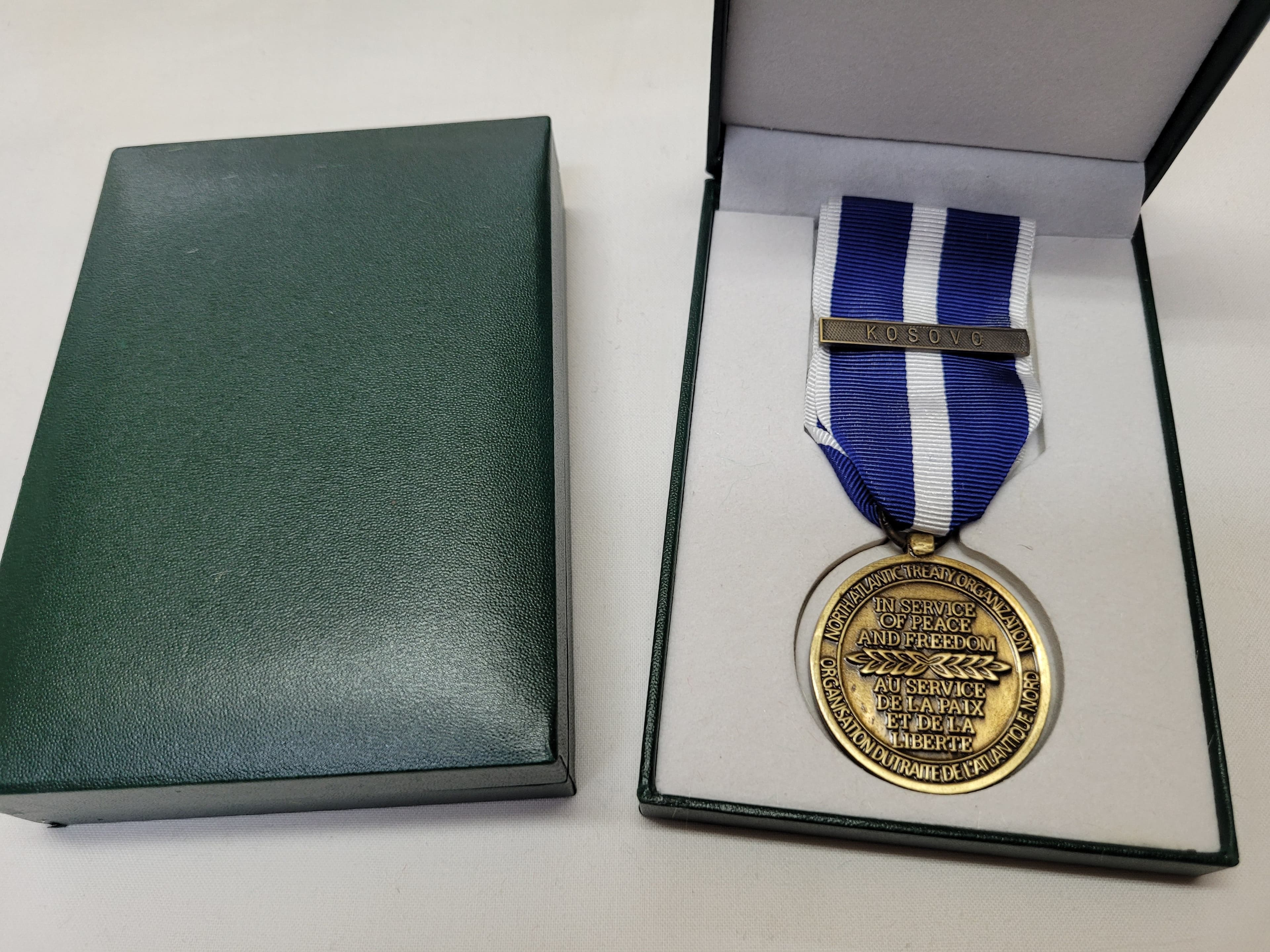 Medaglia Kosovo Nato con scatola della Repubblica Italiana in Medaglie Il Distintivo - Pesaro, commercioVirtuoso.it