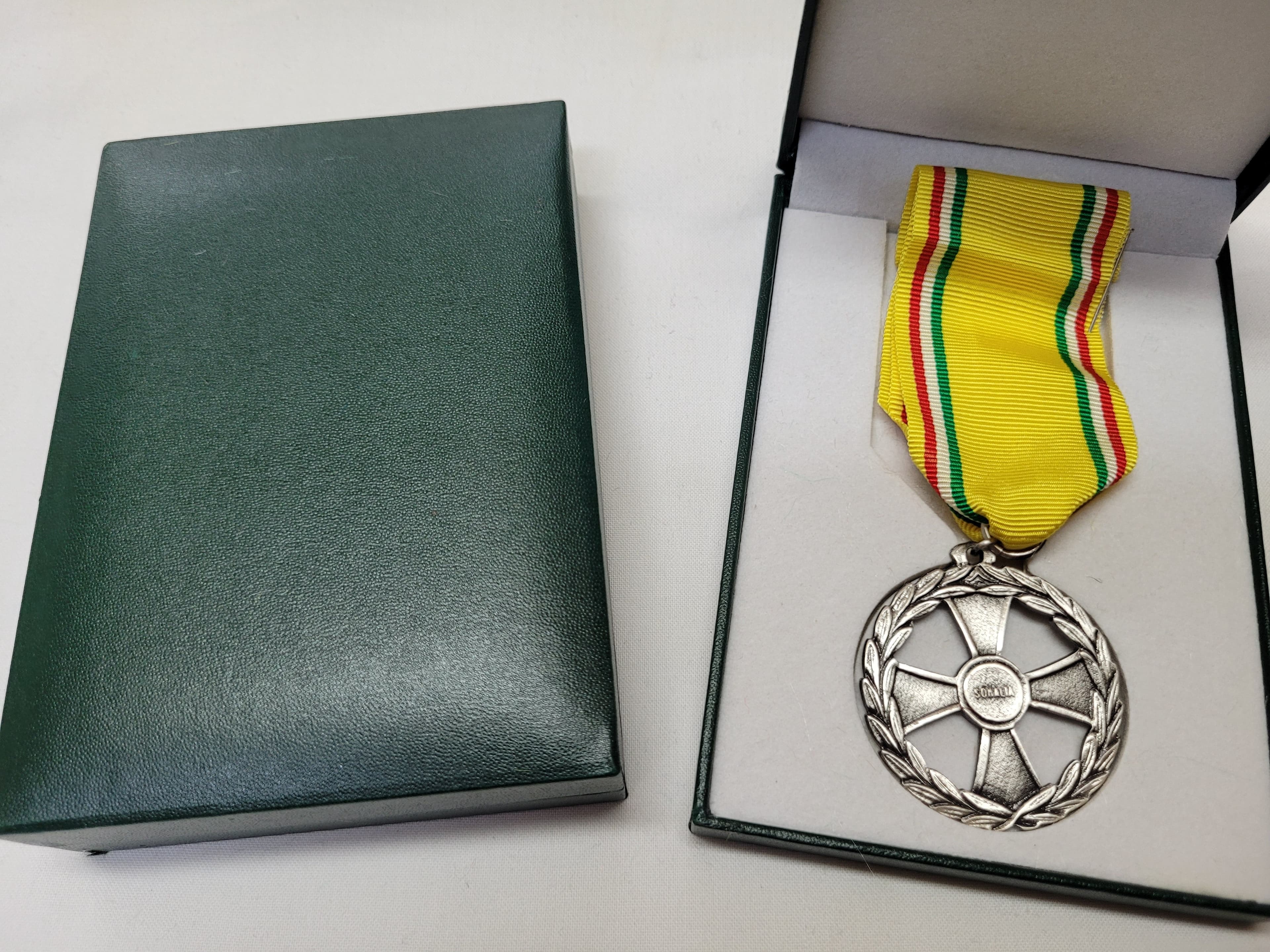 Medaglia decorazione Missione di Pace in Somalia con scatola Repubblica Italiana in Medaglie Il Distintivo - Pesaro, commercioVirtuoso.it