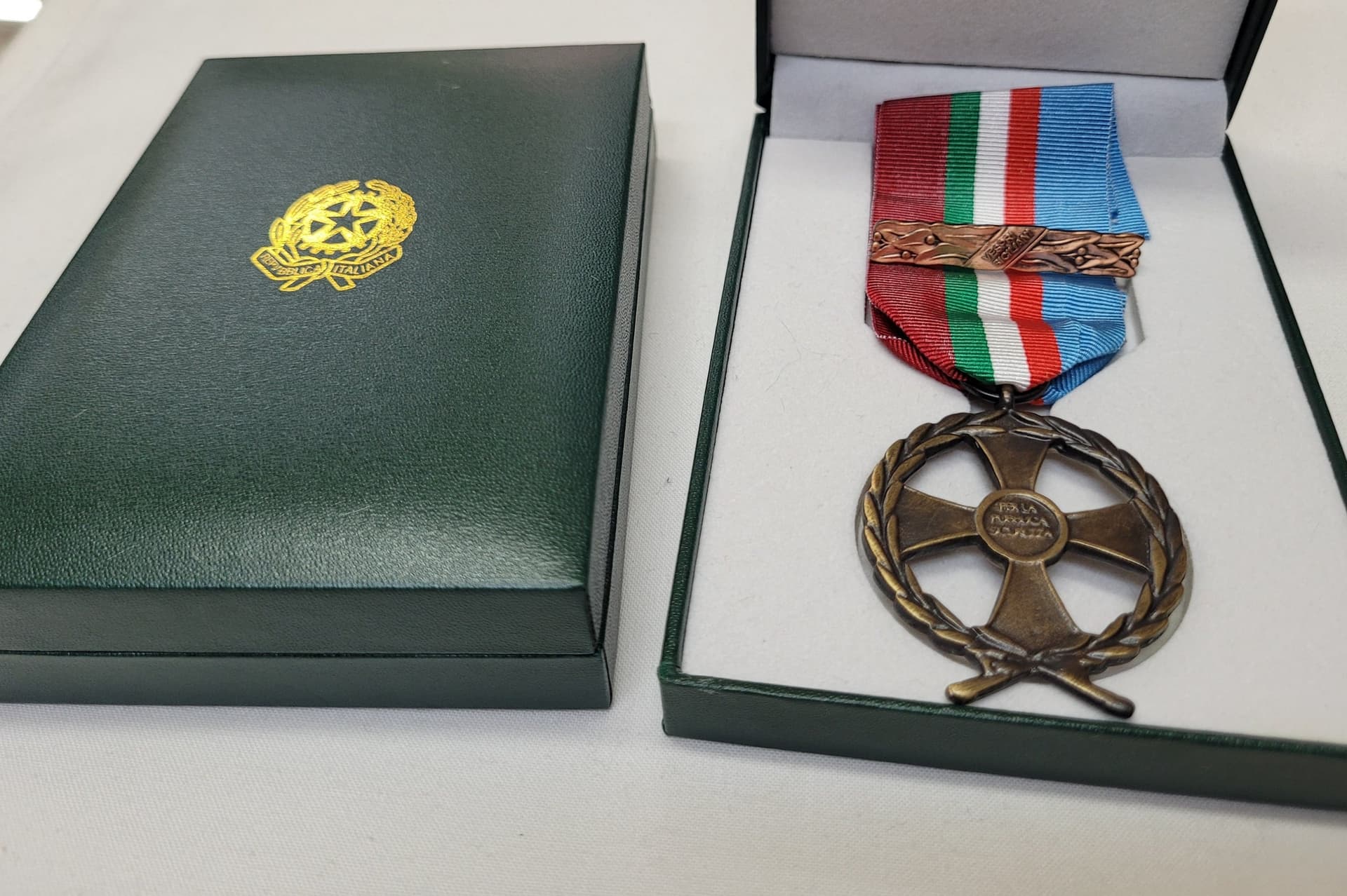Croce decorazione Operazione Vespri siciliani con scatola Repubblica Italiana in Medaglie Il Distintivo - Pesaro, commercioVirtuoso.it