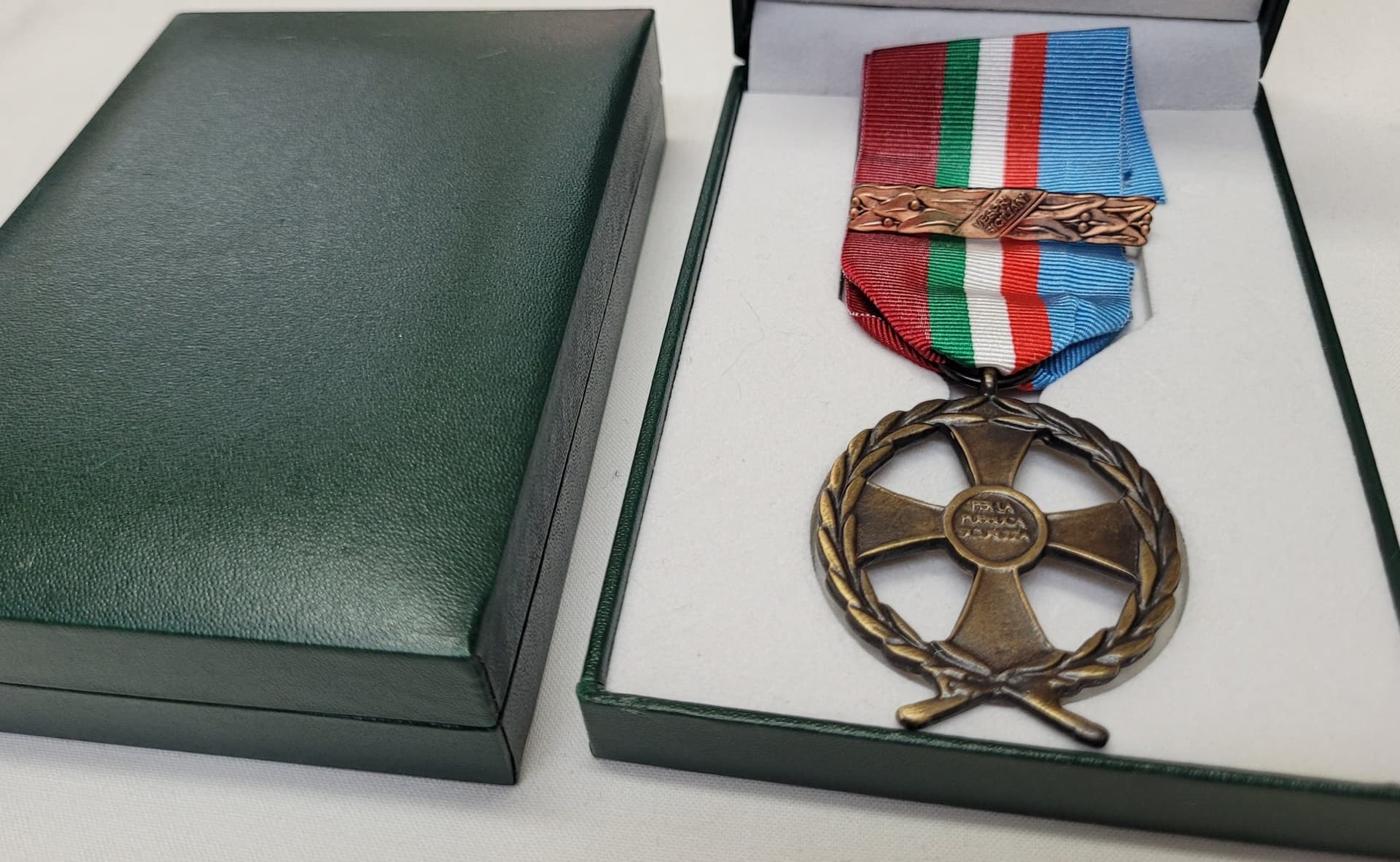 Croce decorazione Operazione Vespri siciliani con scatola Repubblica Italiana in Medaglie Il Distintivo - Pesaro, commercioVirtuoso.it