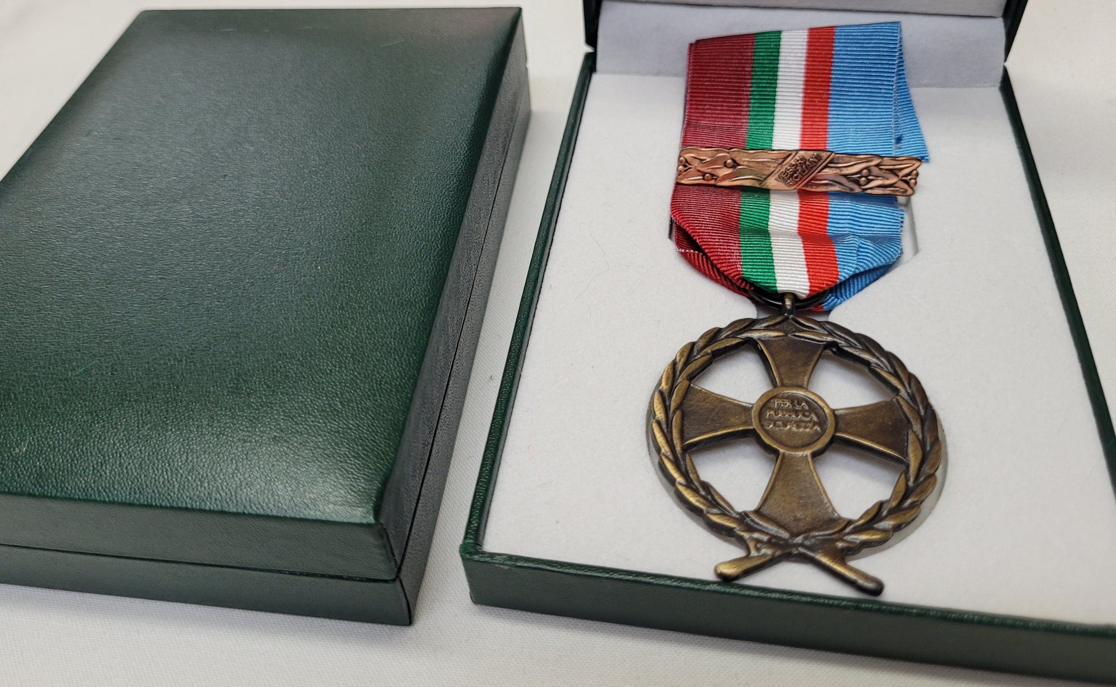 Croce decorazione Operazione Vespri siciliani con scatola Repubblica Italiana in Medaglie Il Distintivo - Pesaro, commercioVirtuoso.it